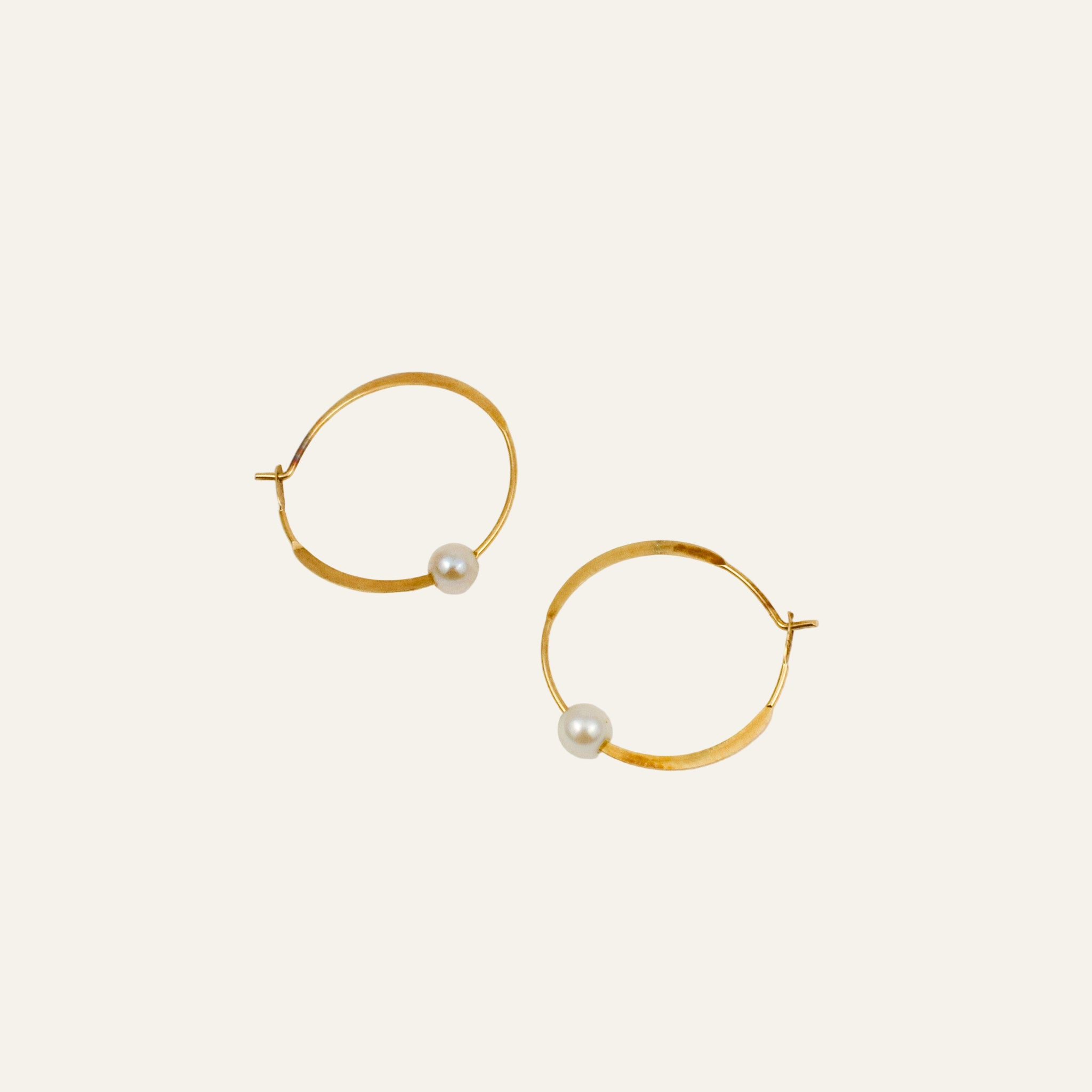 Knife Edge Pearl Hoop