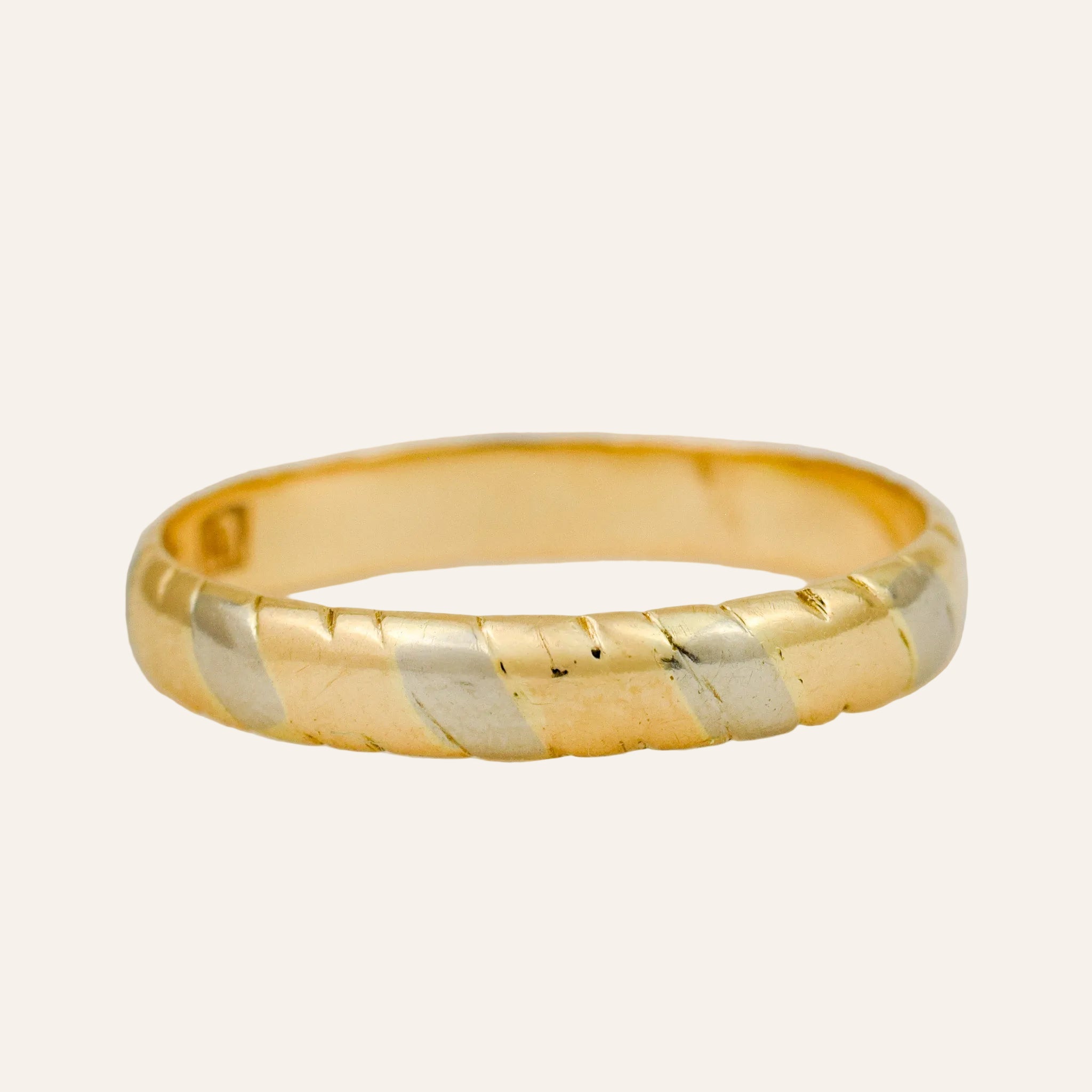 3.3mm Two-Tone Scalloped Gold Band