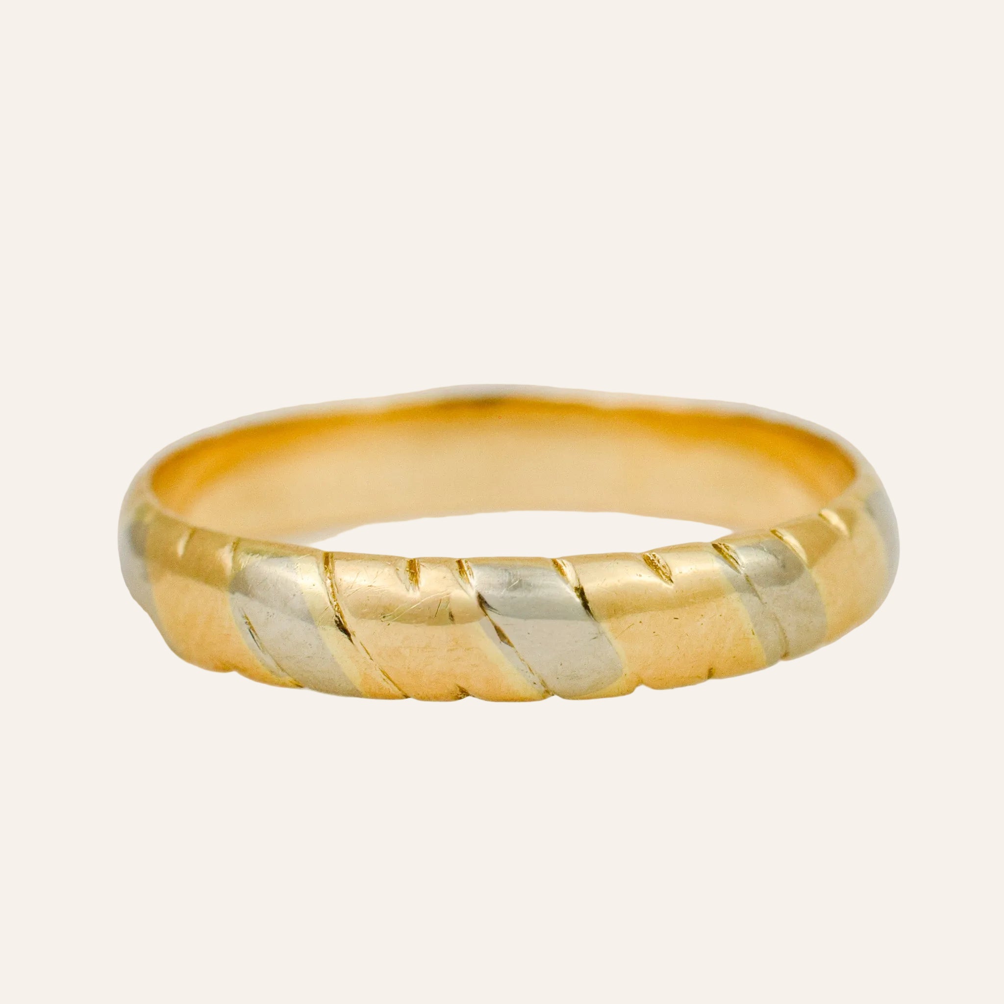 3.3mm Two-Tone Scalloped Gold Band