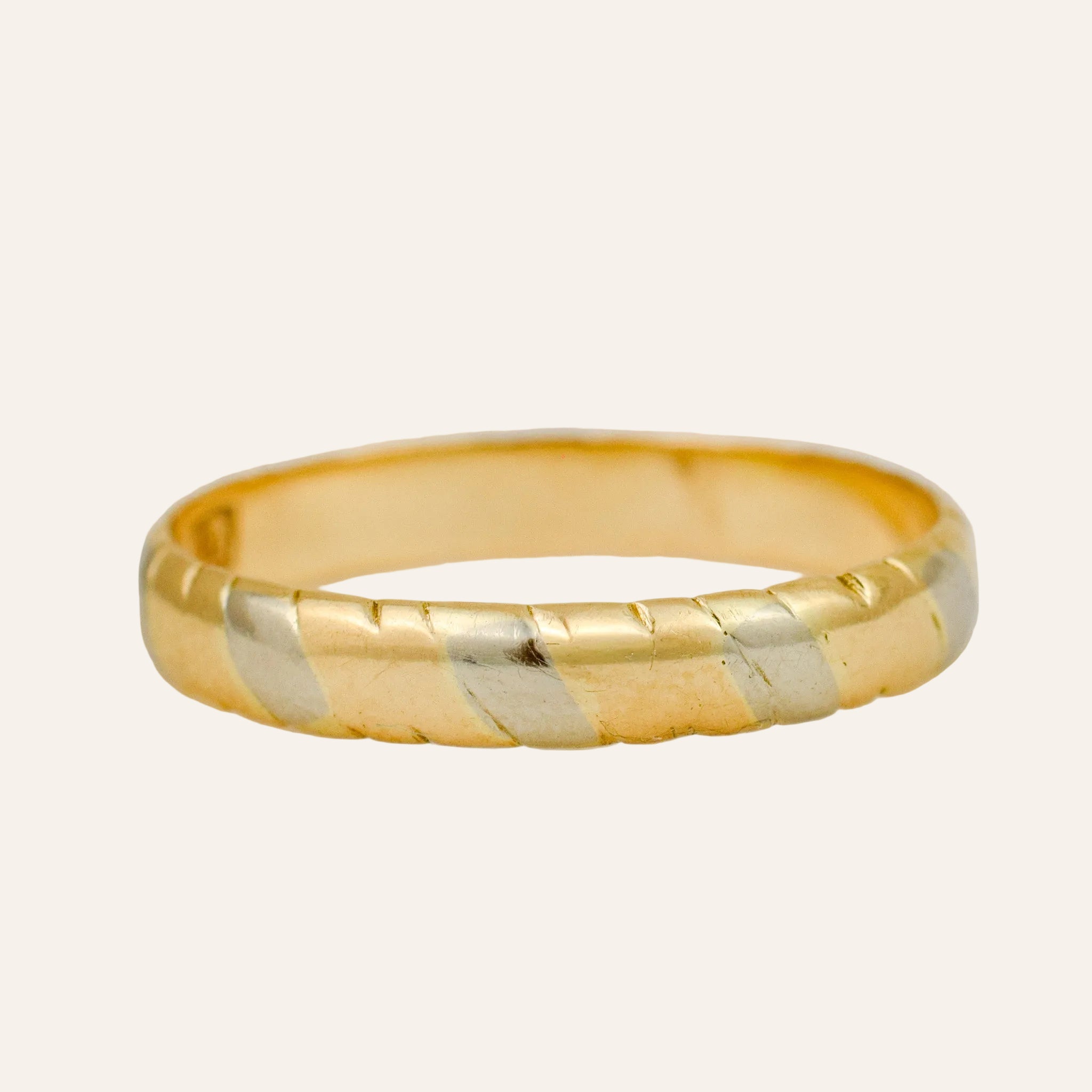 3.3mm Two-Tone Scalloped Gold Band