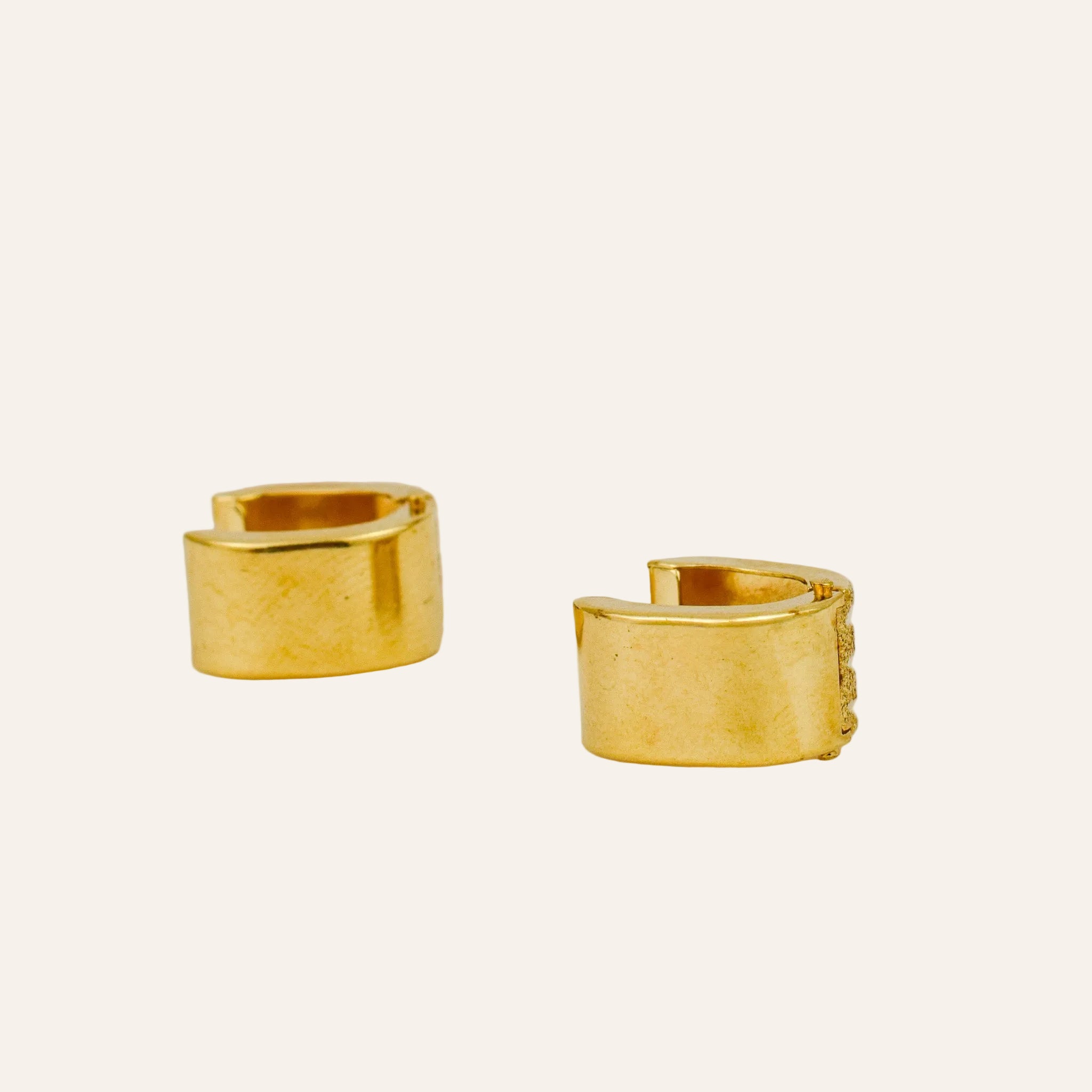 14.3mm Wide Textured Huggies