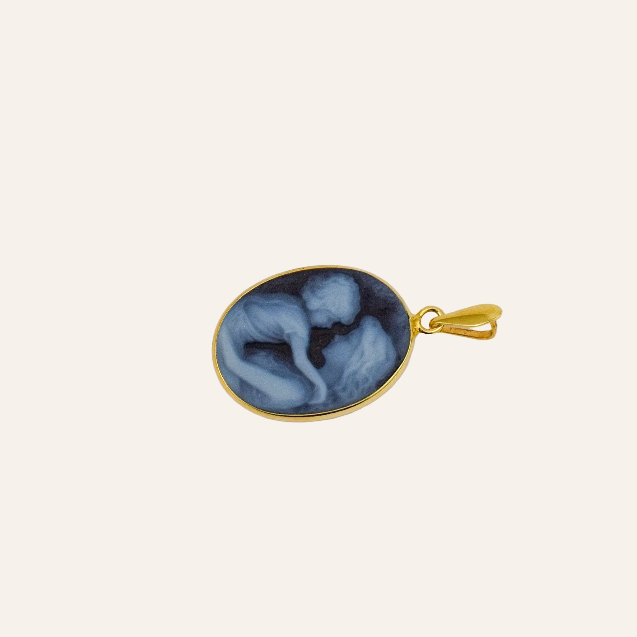 Vintage Oval Cameo Pendant