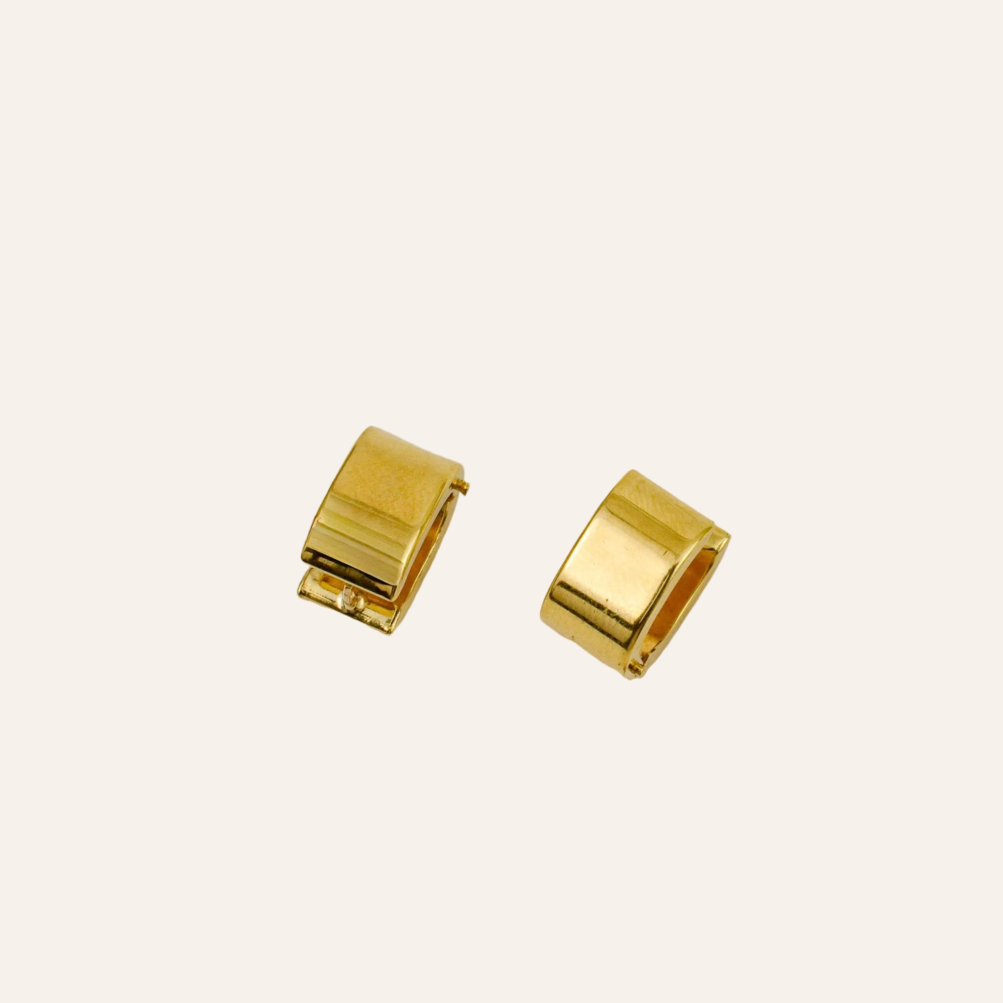 14.3mm Wide Textured Huggies