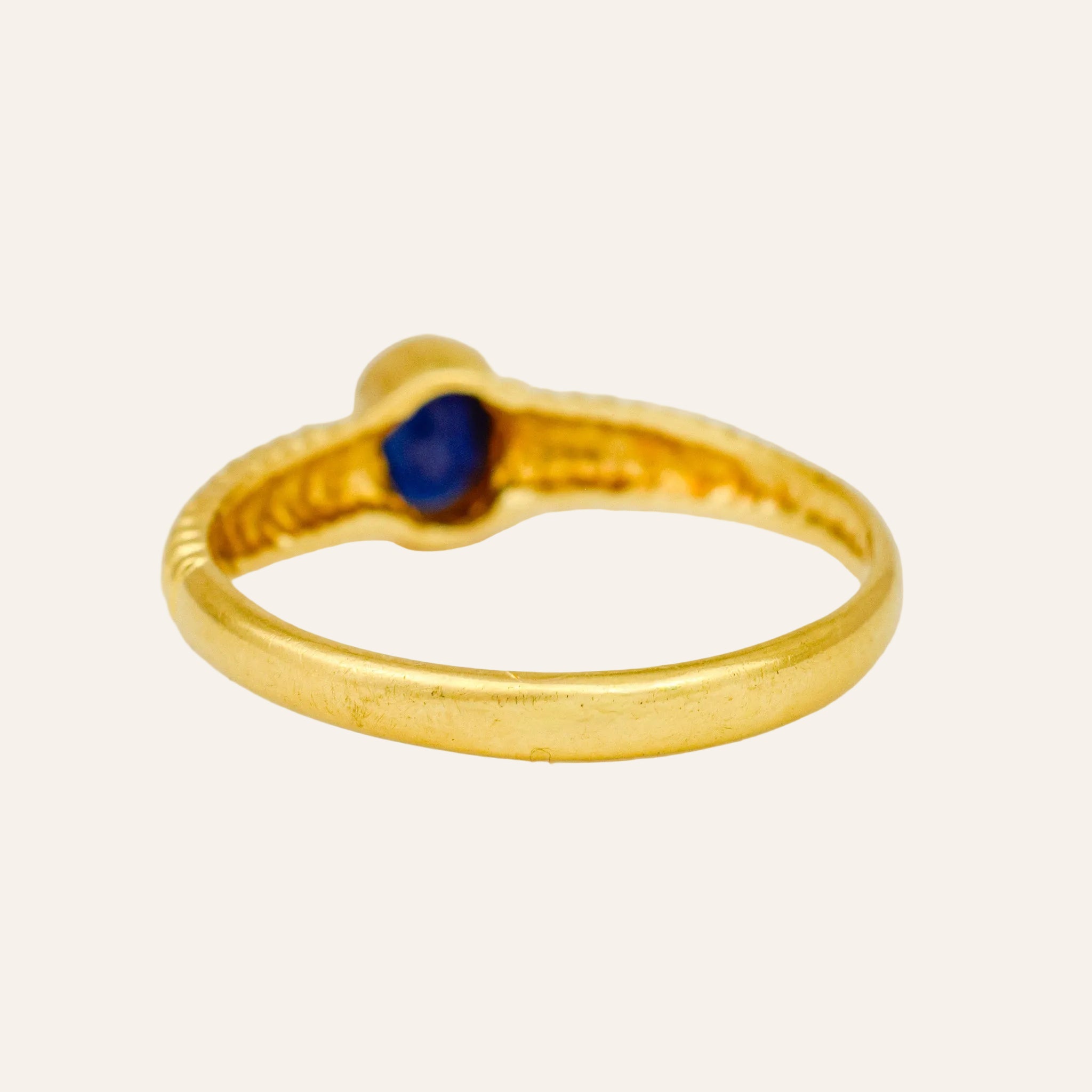 Ribbed Sapphire Ring