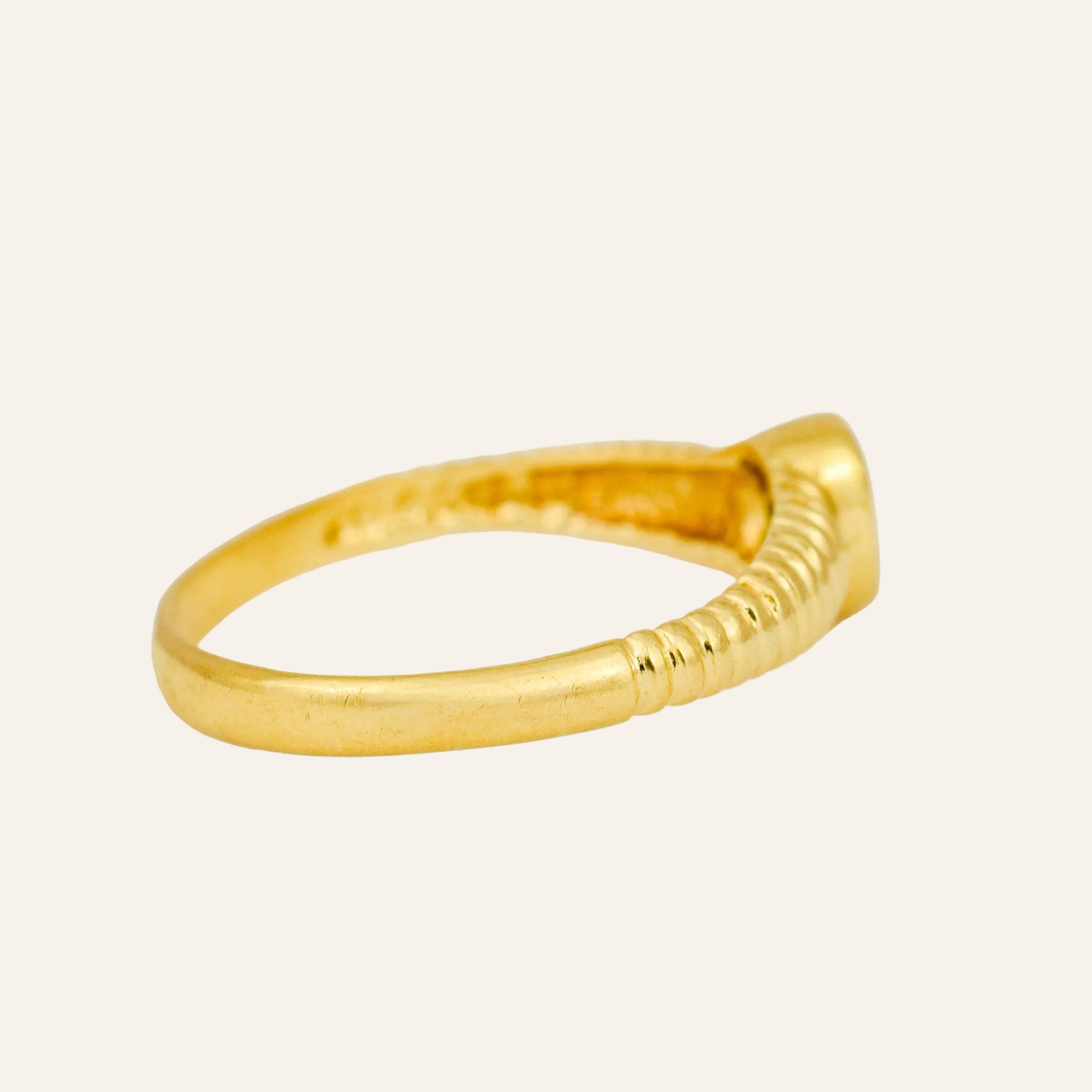 Ribbed Sapphire Ring