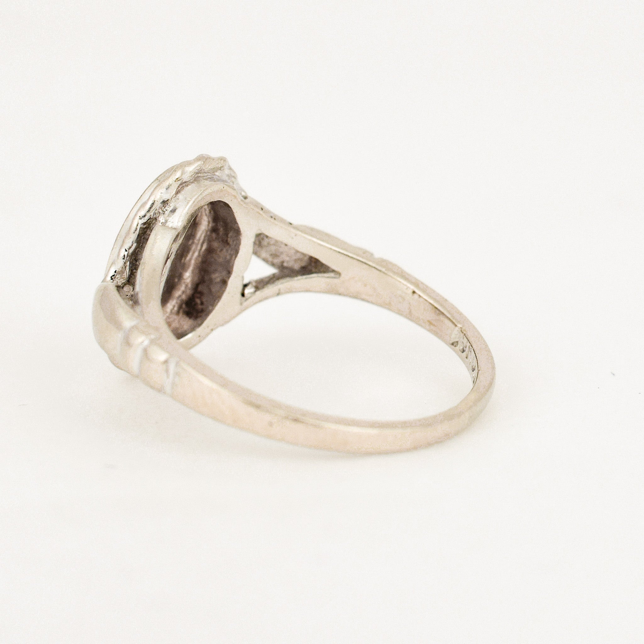 Cursive 'C' Signet Ring