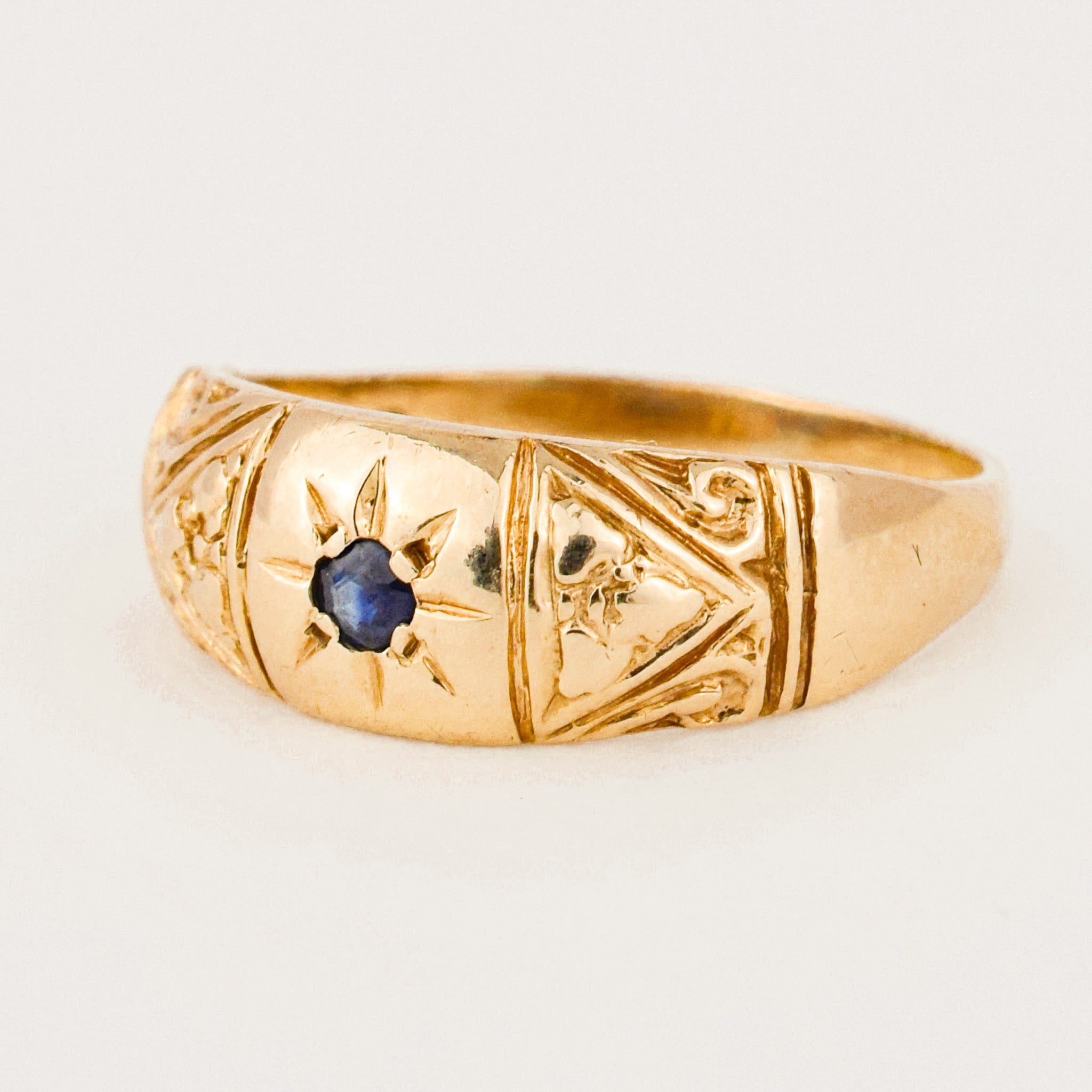 Vintage Sapphire Gold Band with Detailed Shoulders