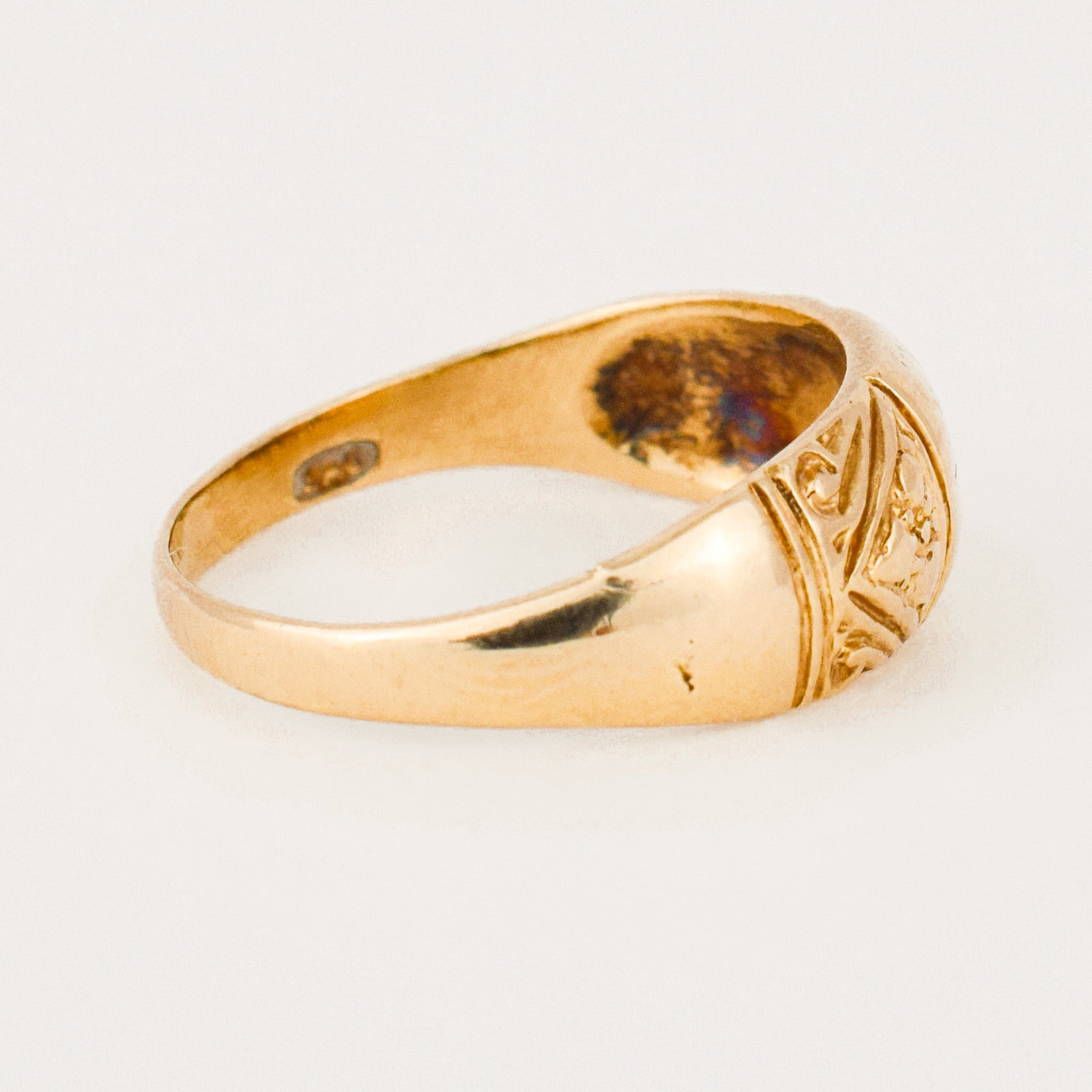 Vintage Sapphire Gold Band with Detailed Shoulders