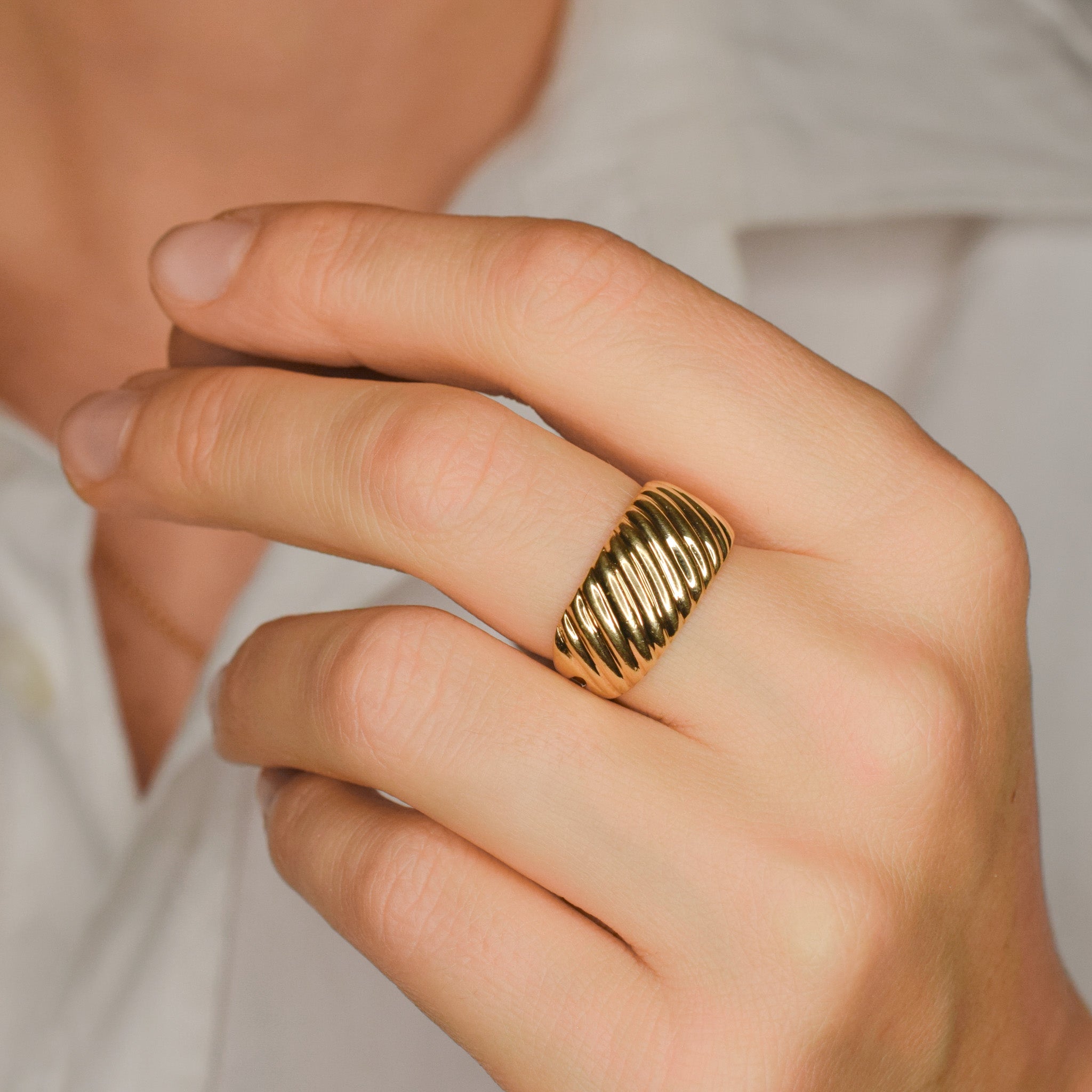 vintage 10 mm Ribbed Gold Band