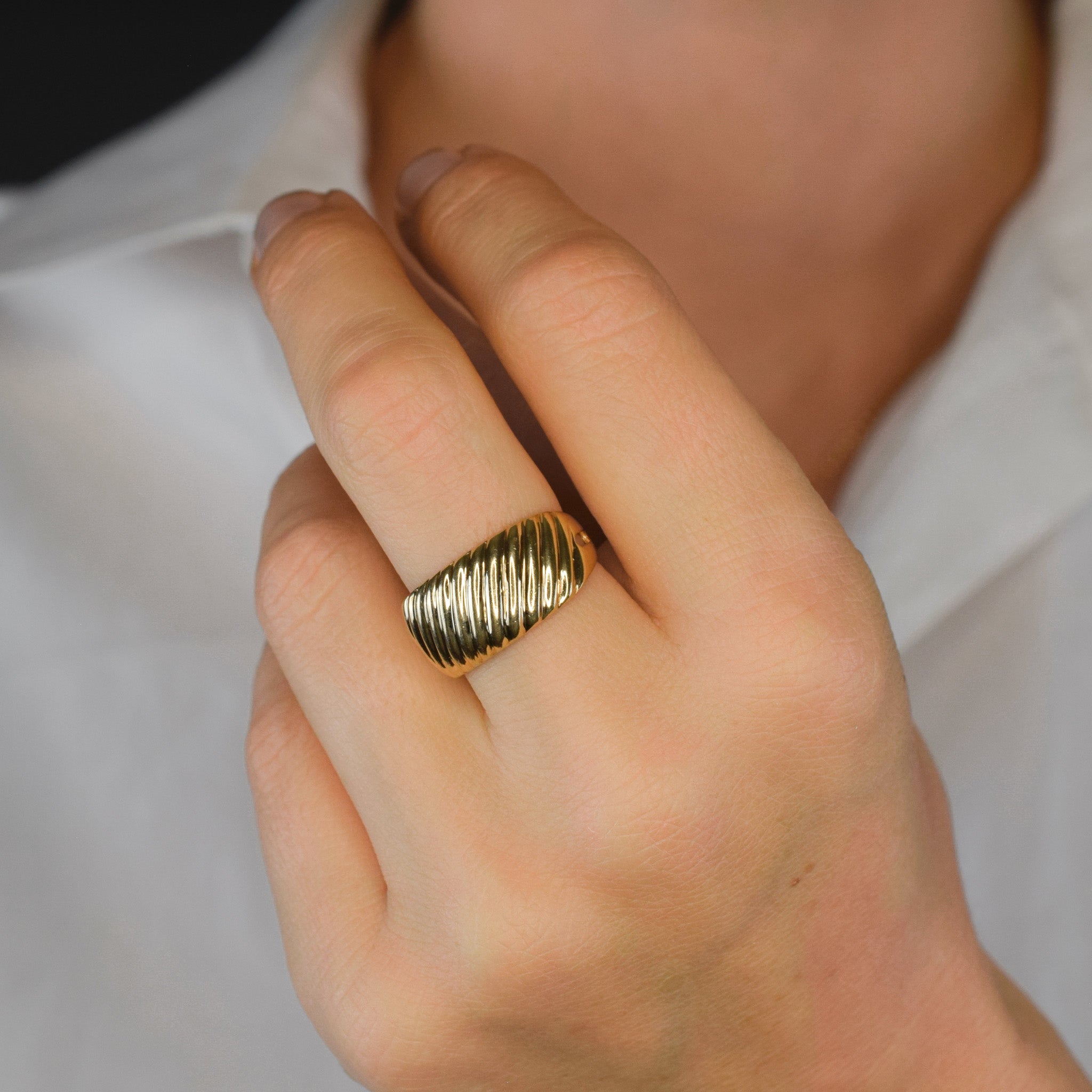 vintage 10 mm Ribbed Gold Band