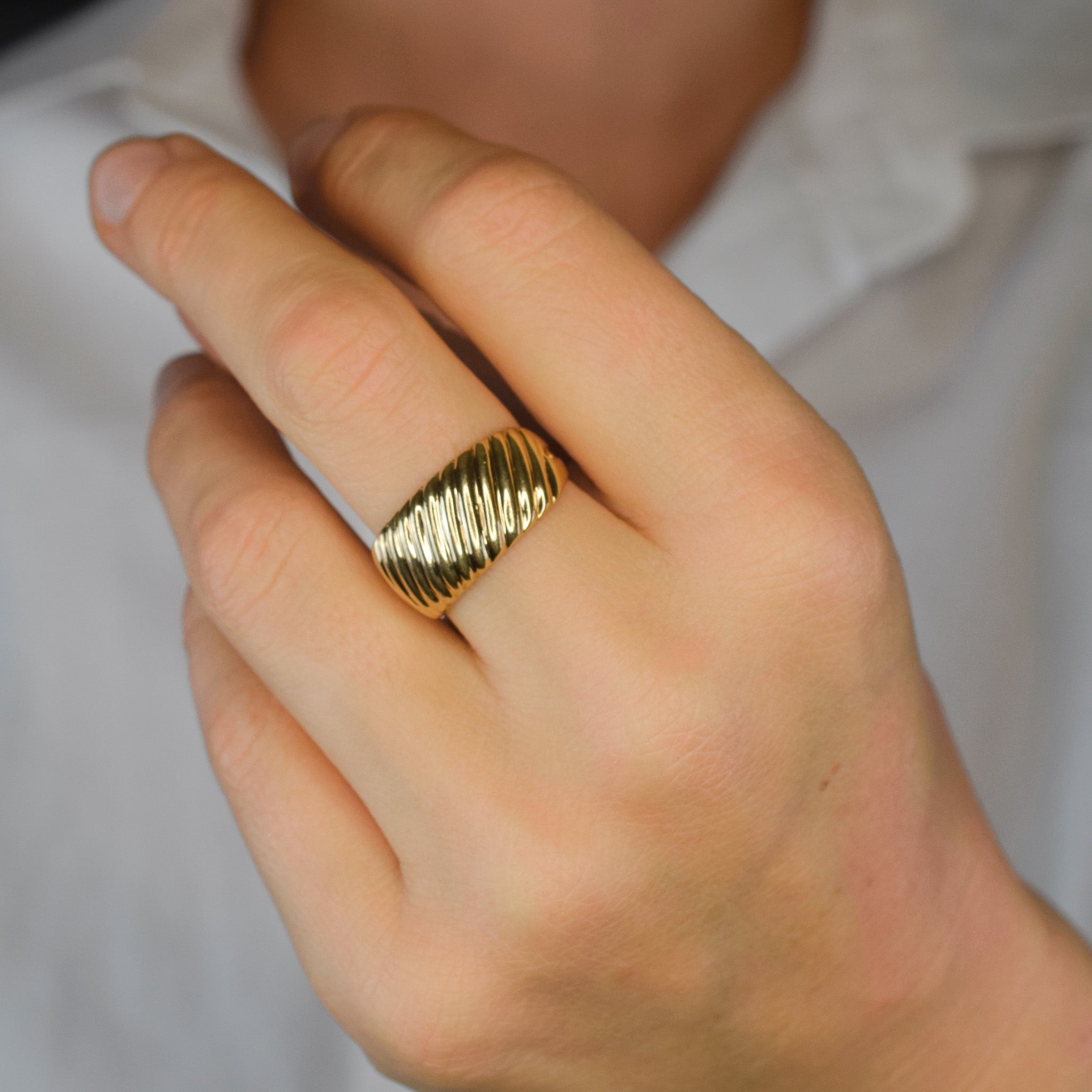 vintage 10 mm Ribbed Gold Band