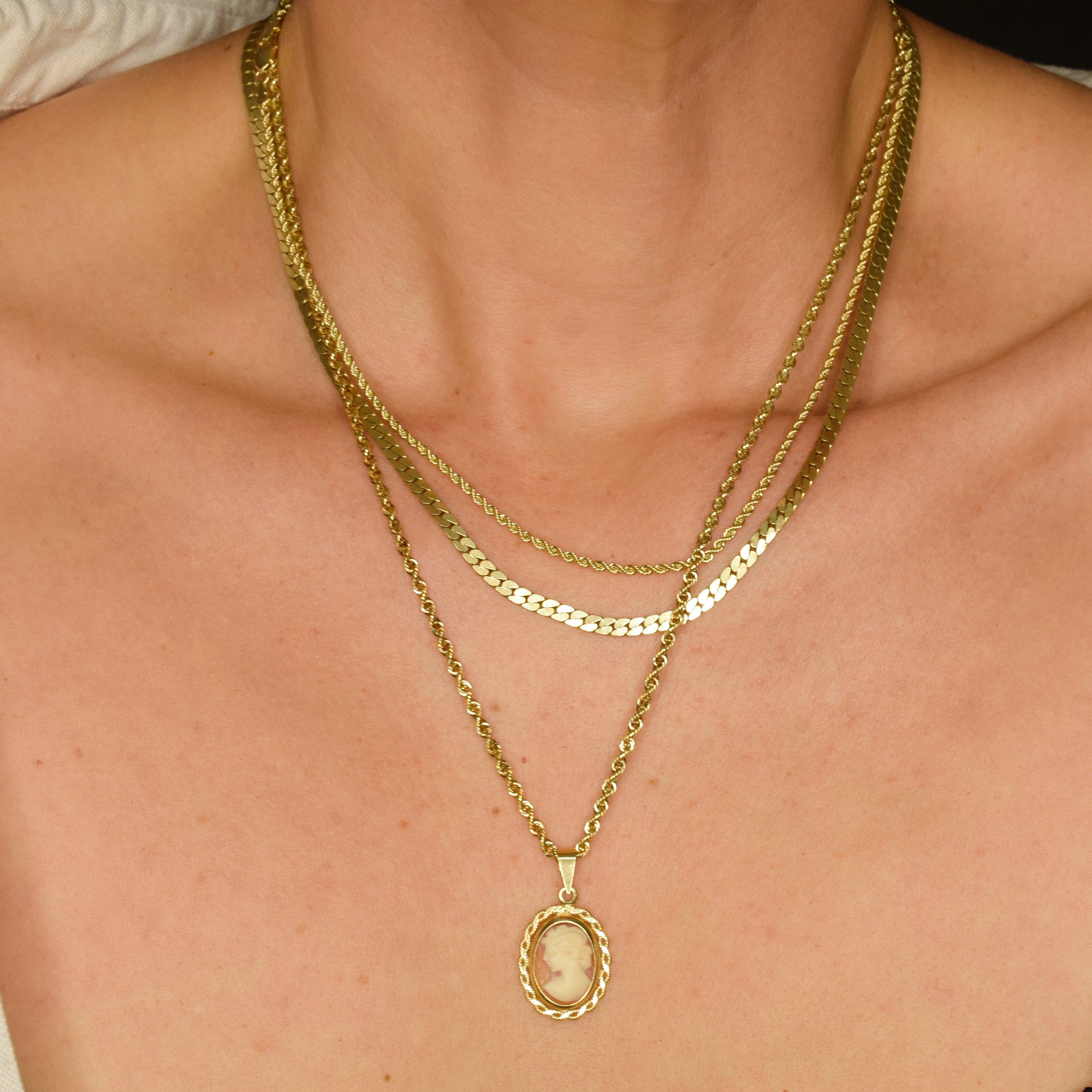 vintage gold cameo charm pendant 
