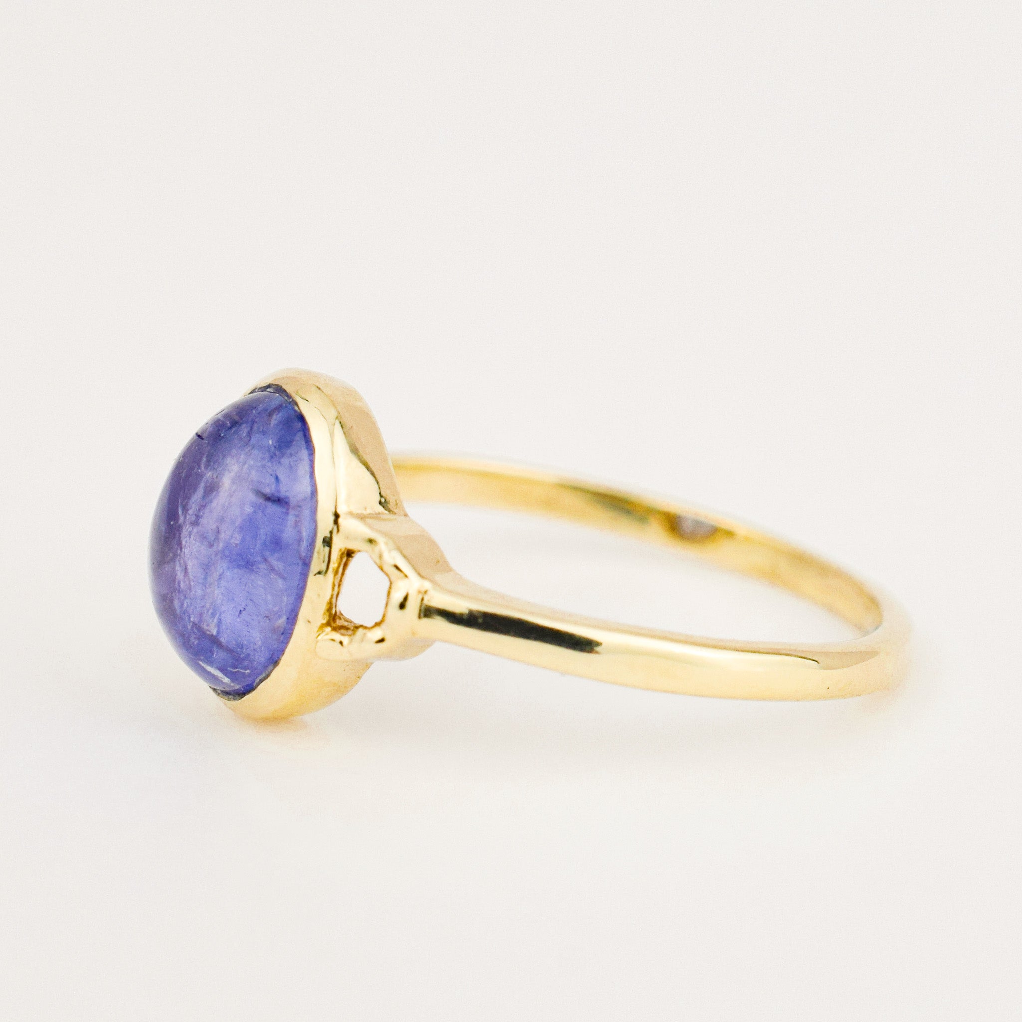 vintage Cabochon 1.6ct Tanzanite Ring