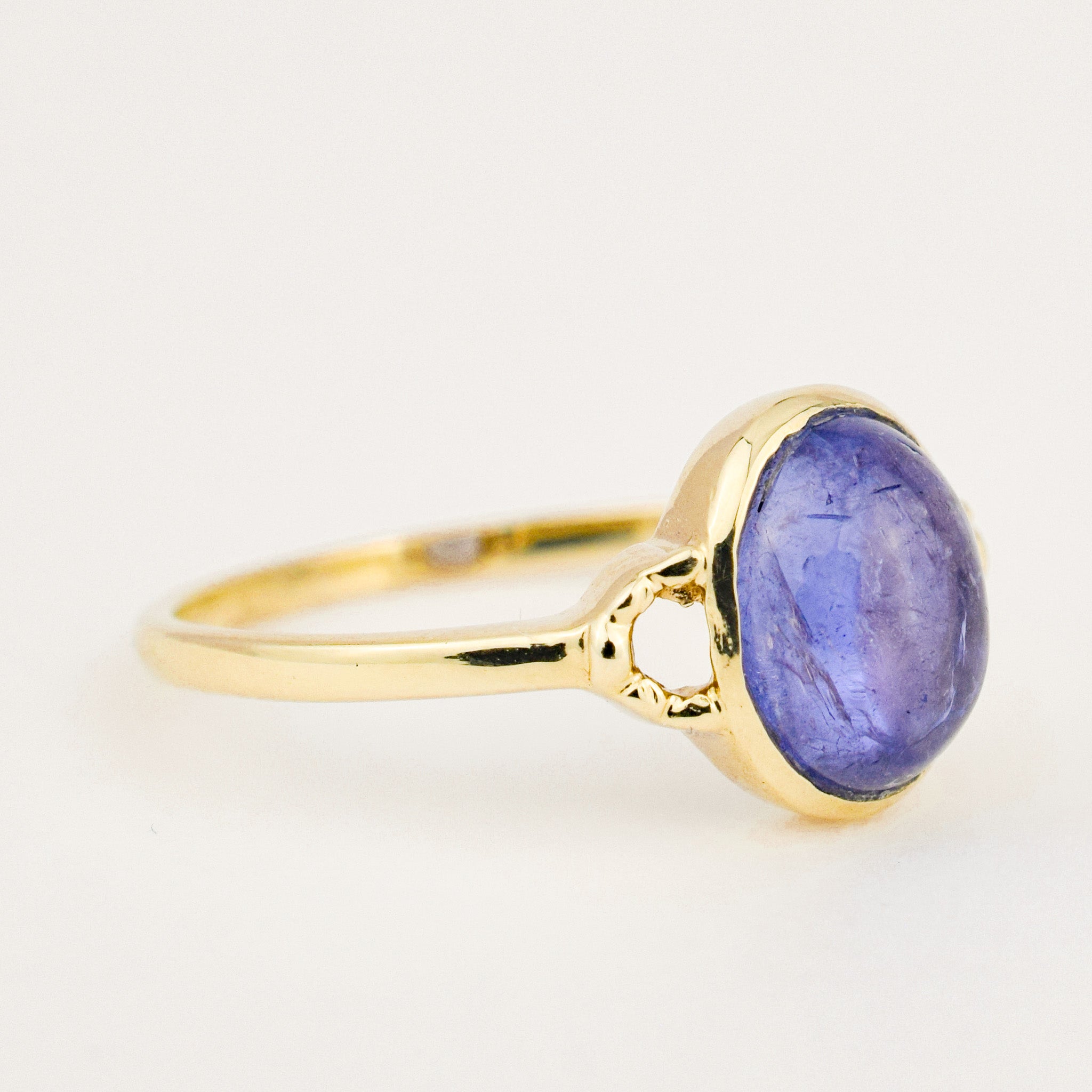vintage Cabochon 1.6ct Tanzanite Ring