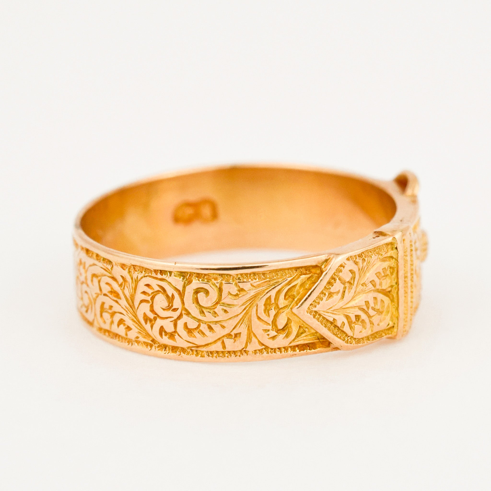 vintage exceptional 18k gold buckle ring 
