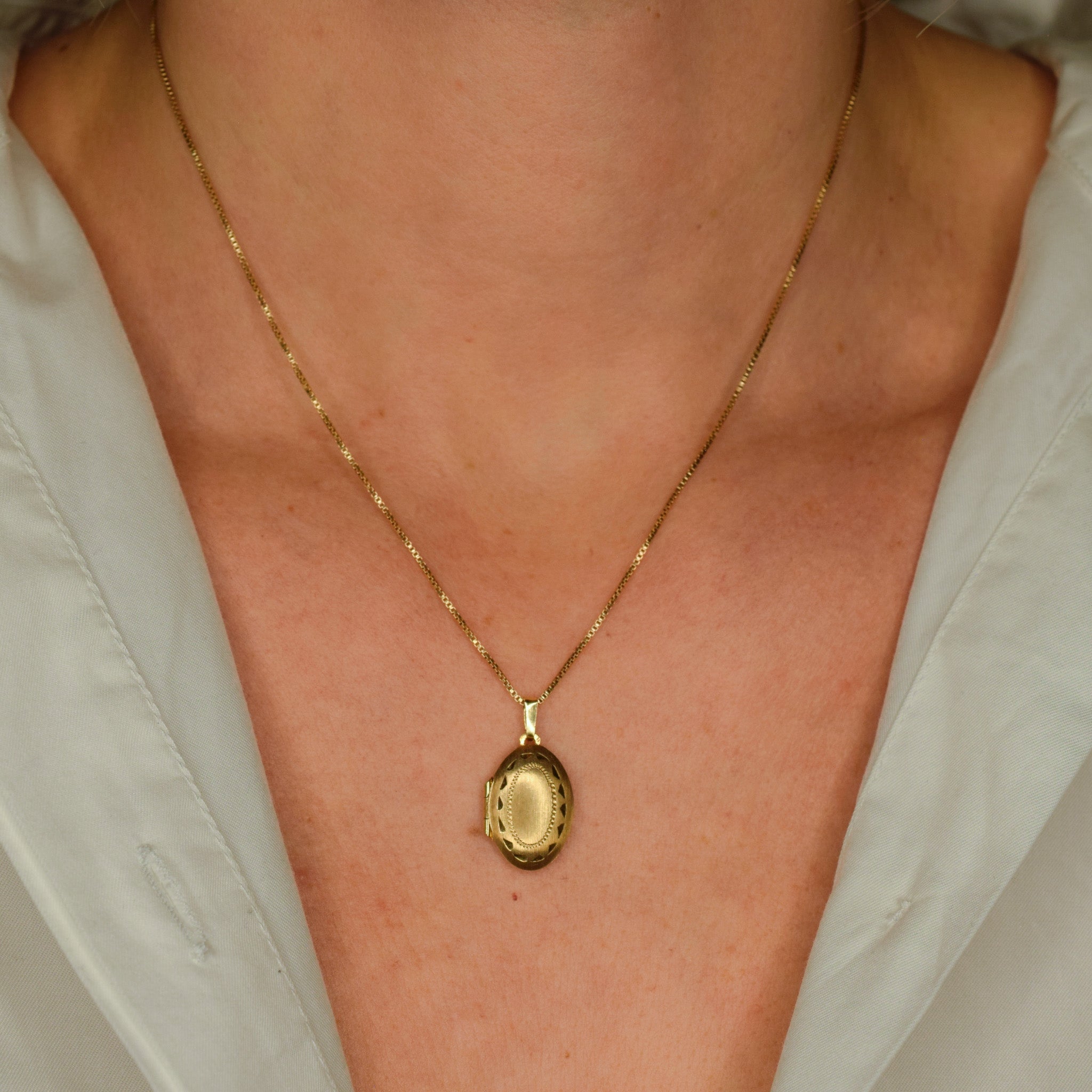 vintage Charming Gold Locket