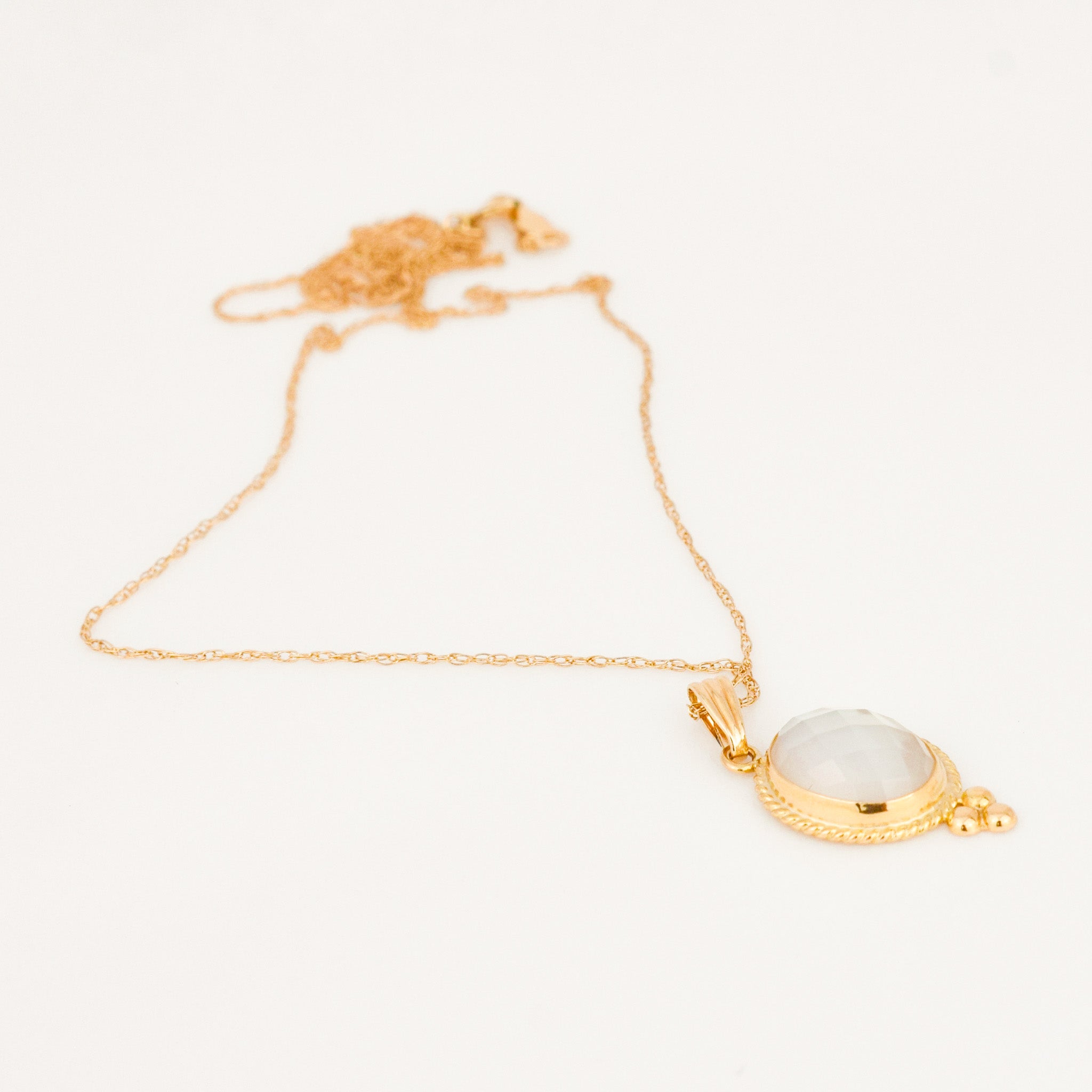 vintage 19" Mother of Pearl Necklace