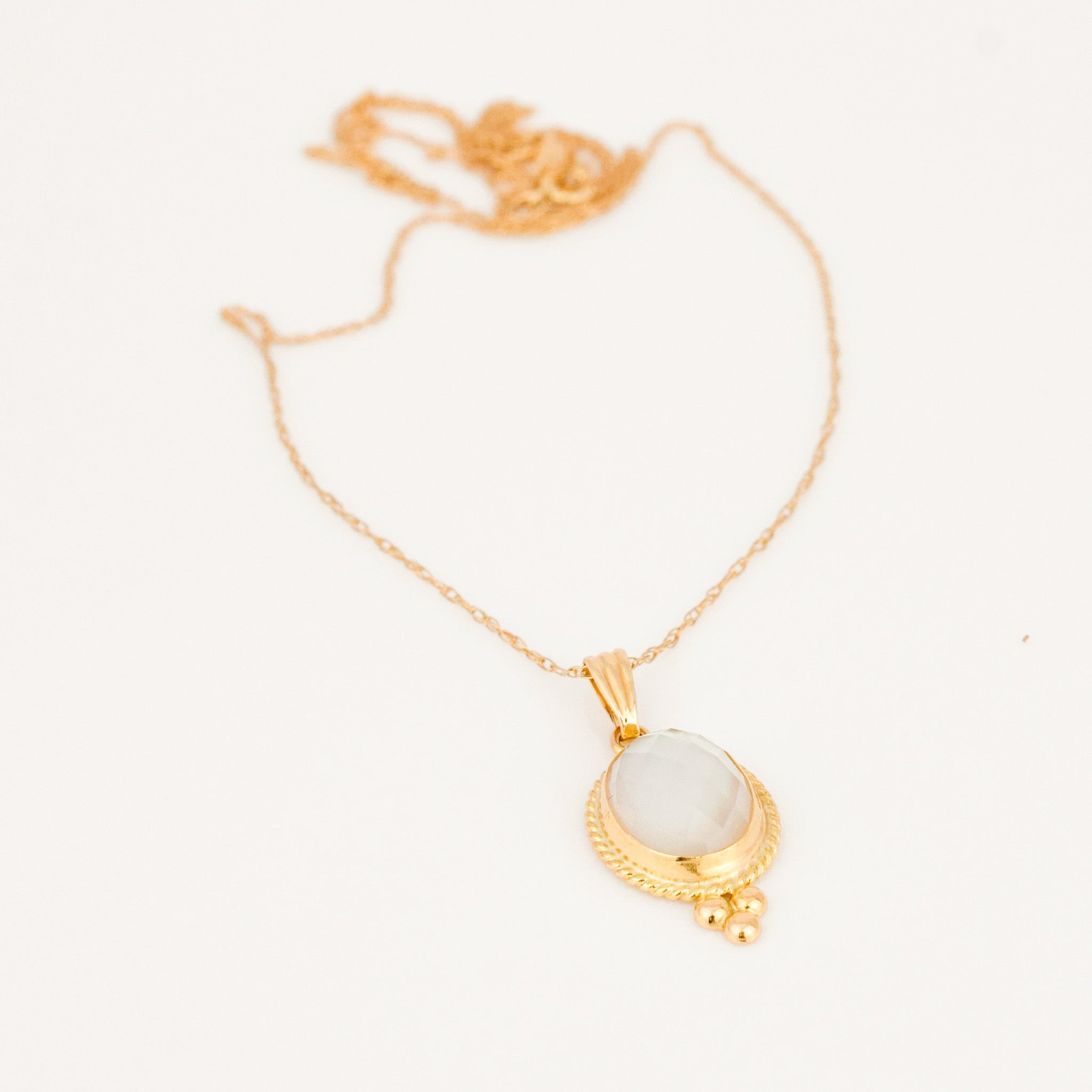 vintage 19" Mother of Pearl Necklace