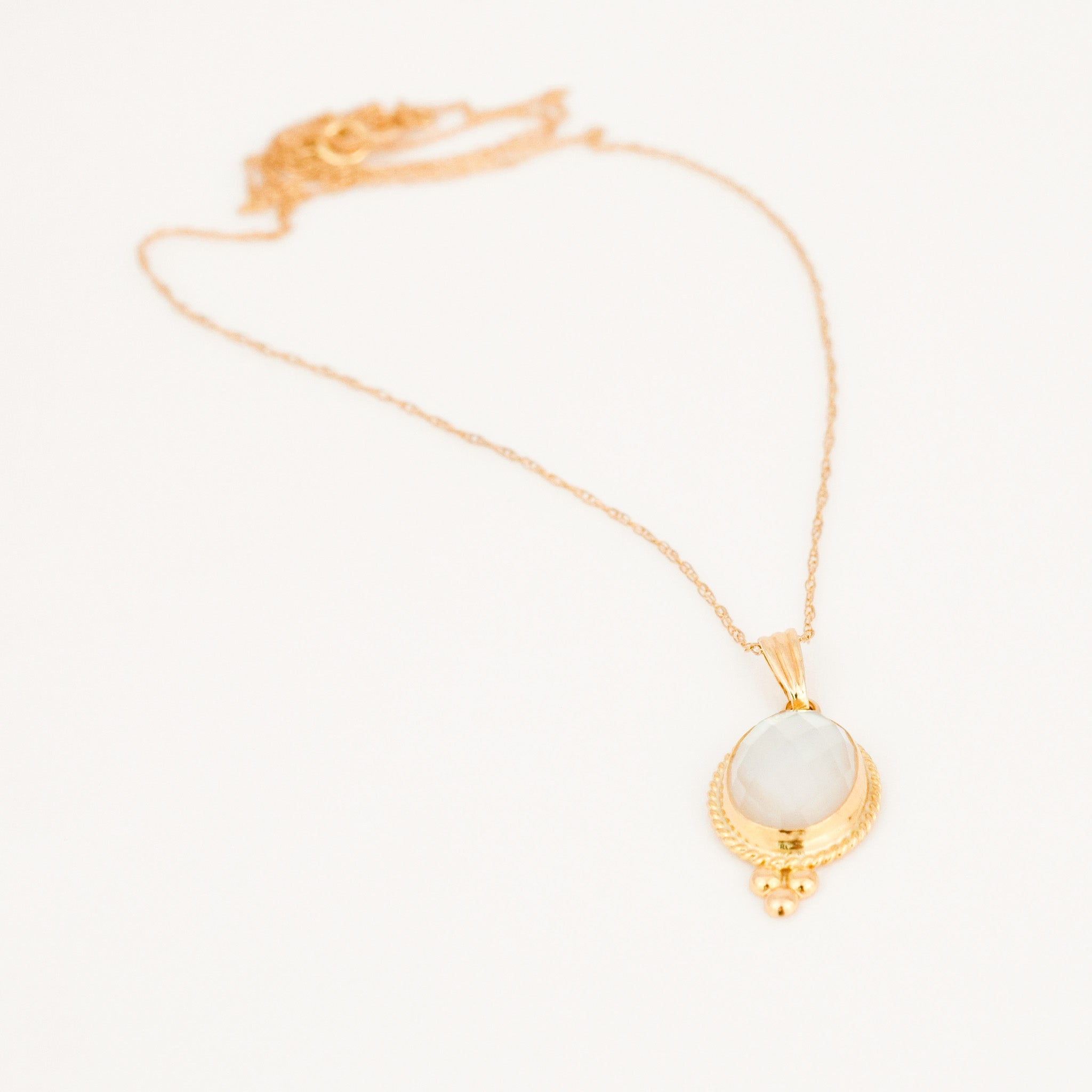 vintage 19" Mother of Pearl Necklace