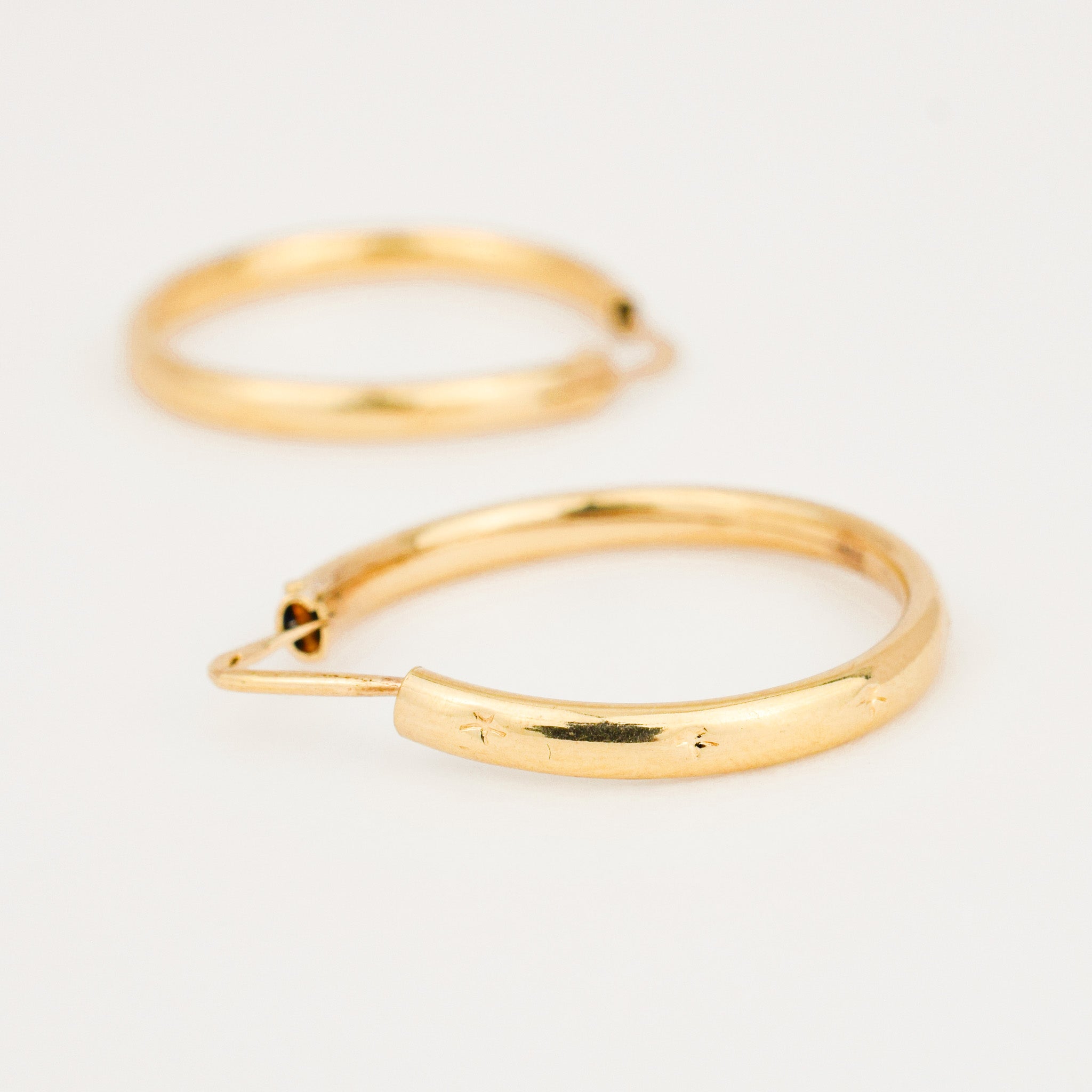 28.7 mm Tubular Start Etched Hoops