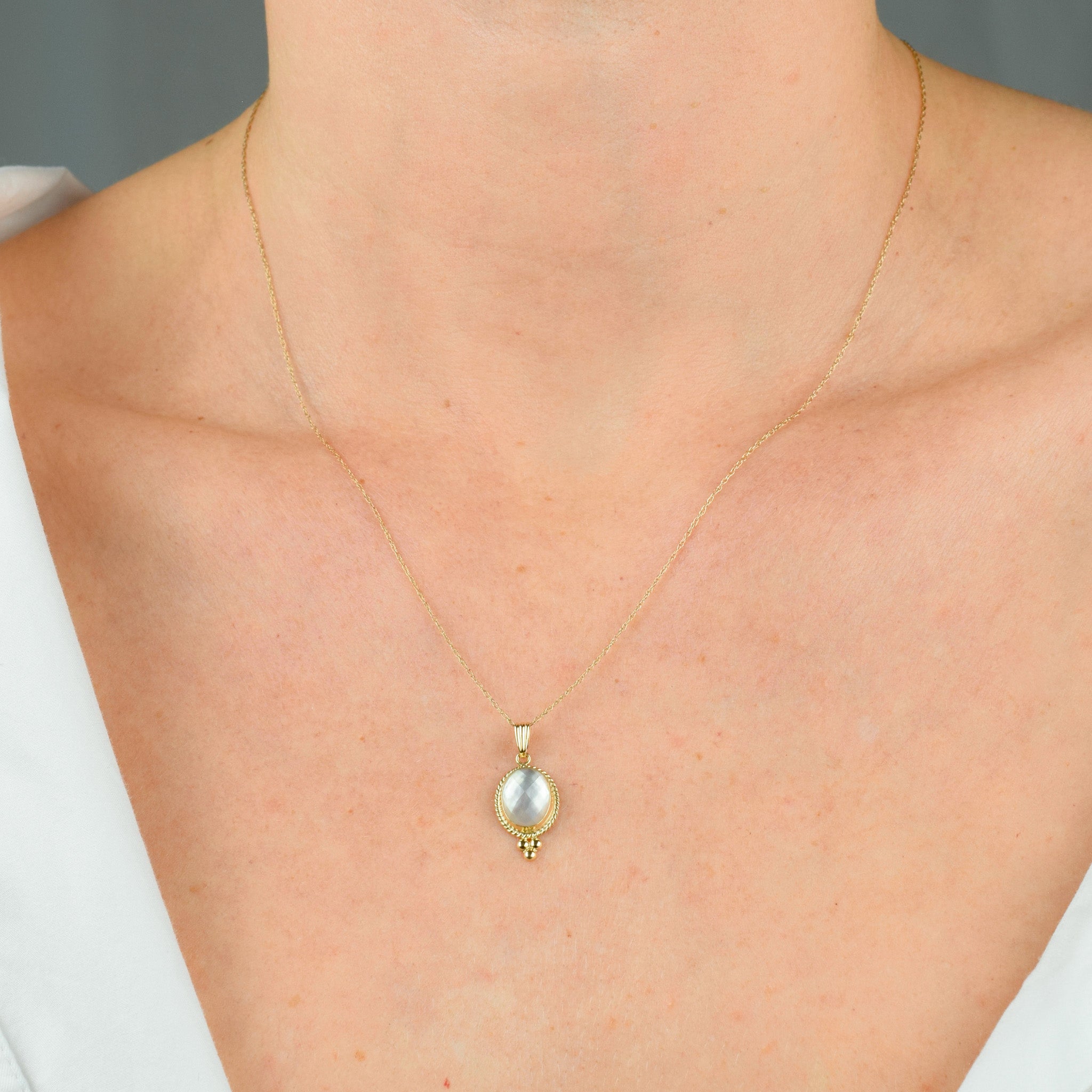 vintage 19" Mother of Pearl Necklace