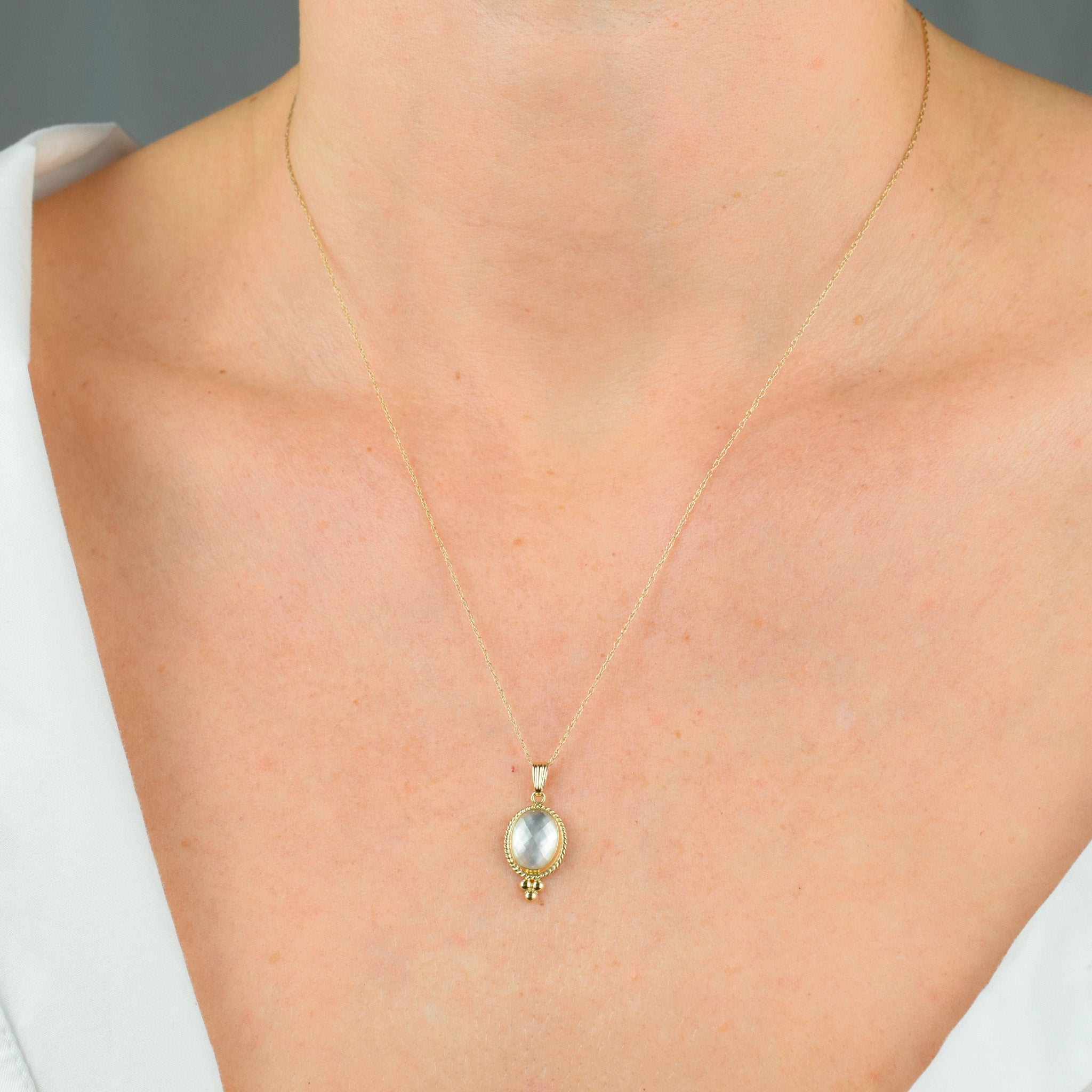vintage 19" Mother of Pearl Necklace