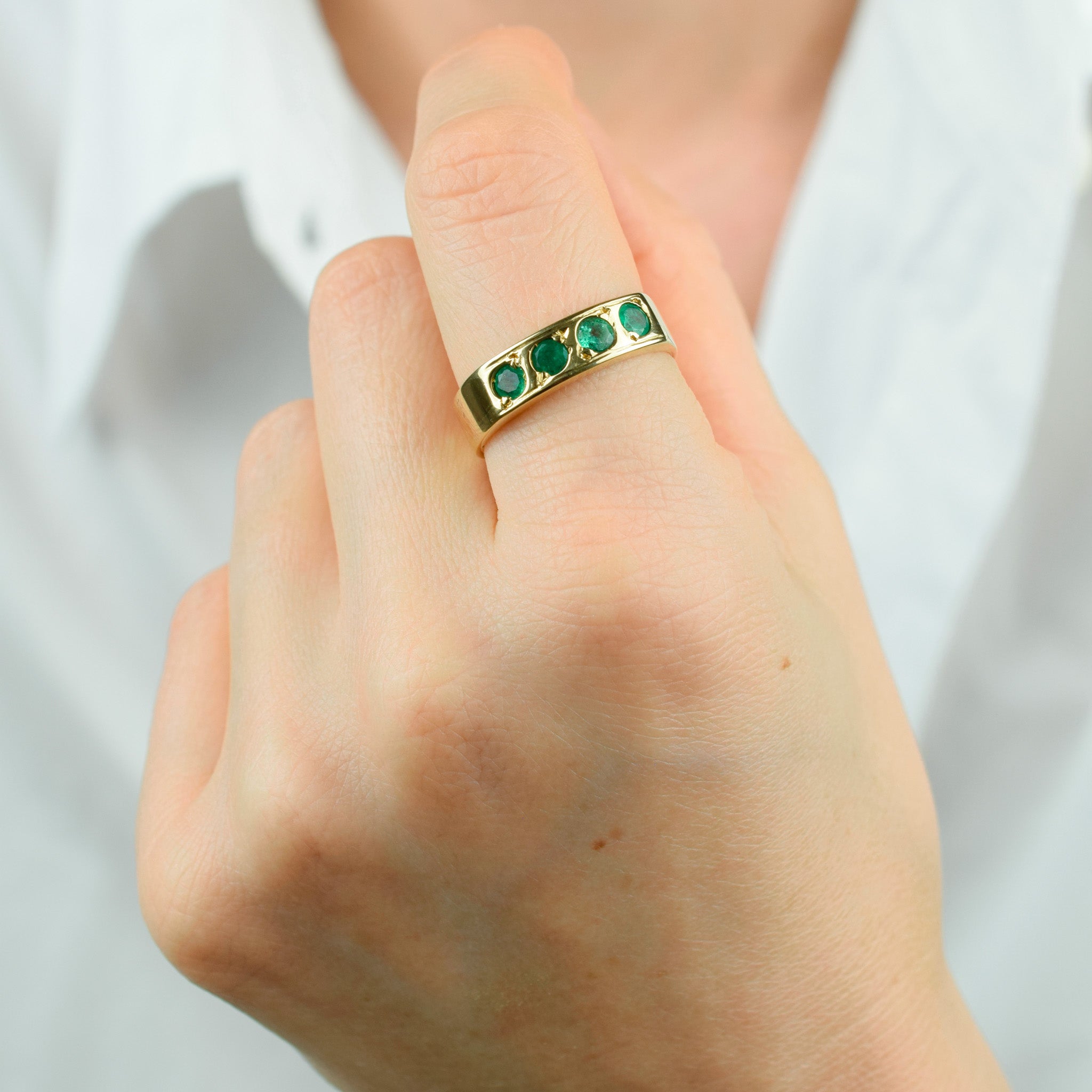vintage flush set 18k gold ring 