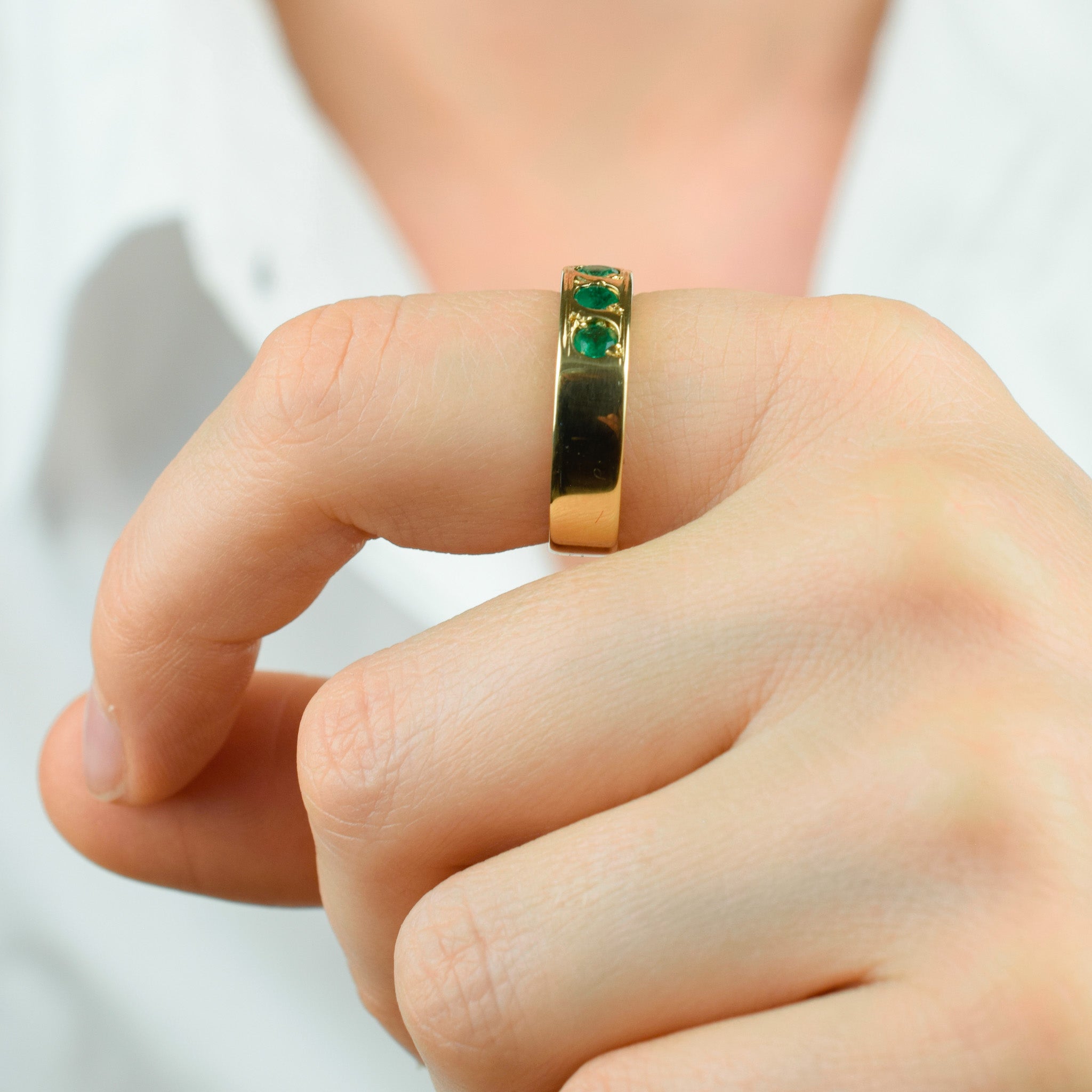 vintage flush set 18k gold ring 