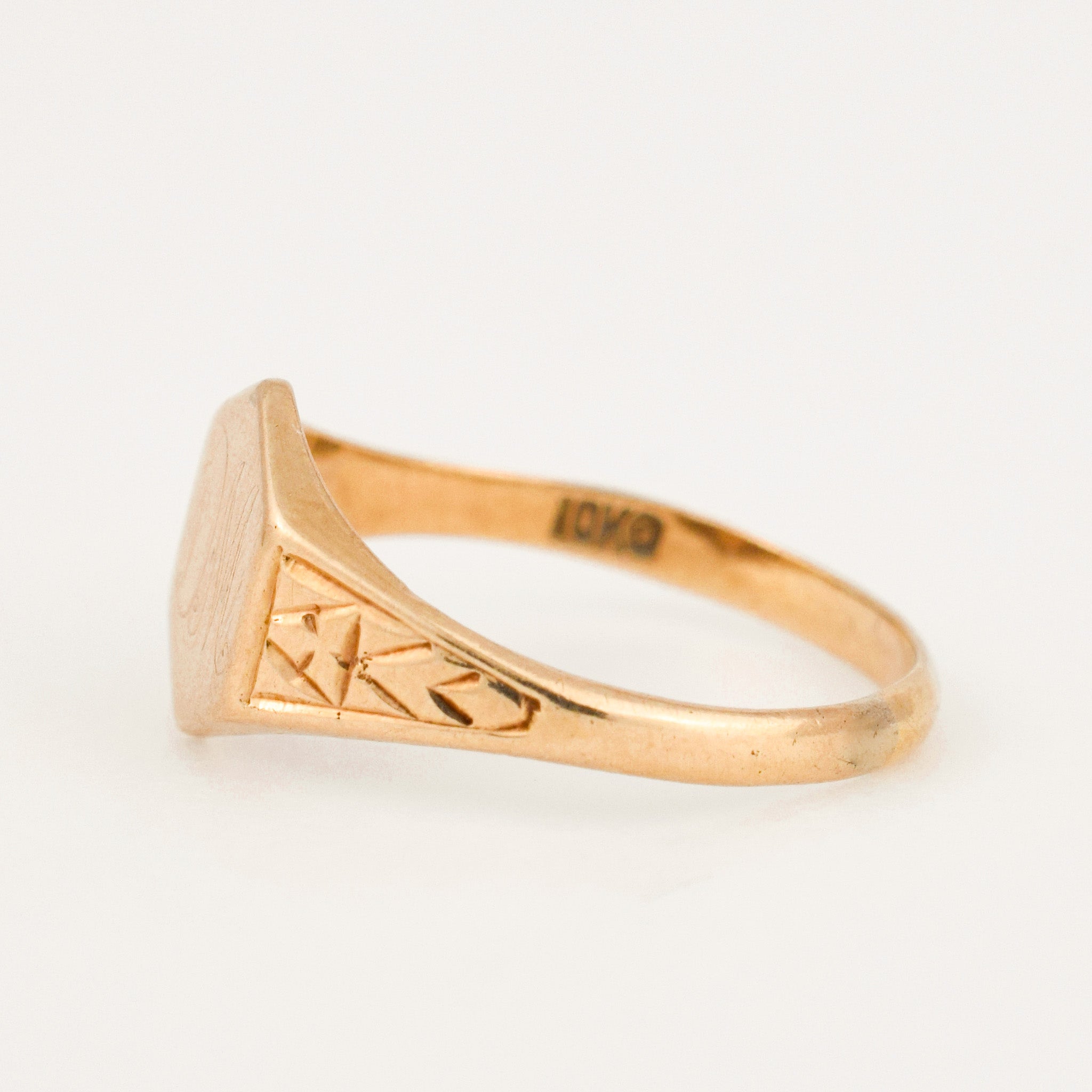 'DM' Signet Pinkie Ring