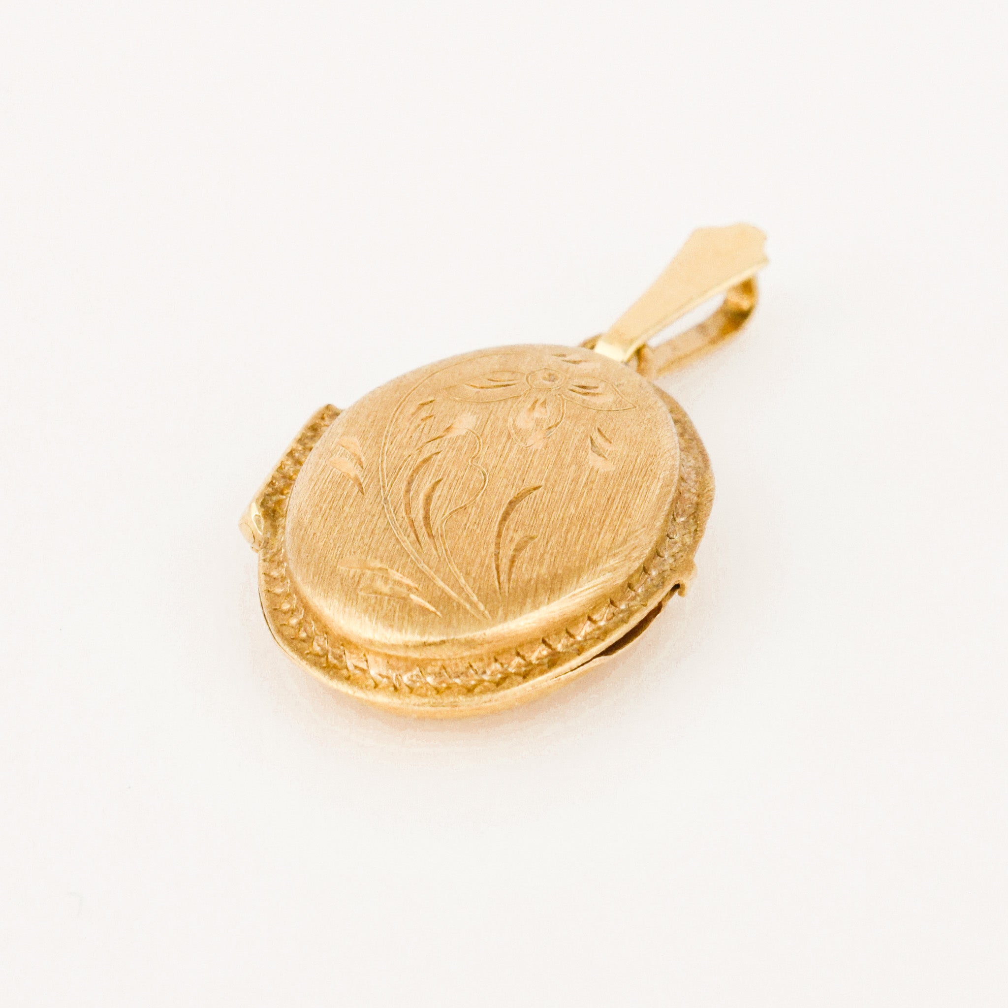 vintage gold classic locket 