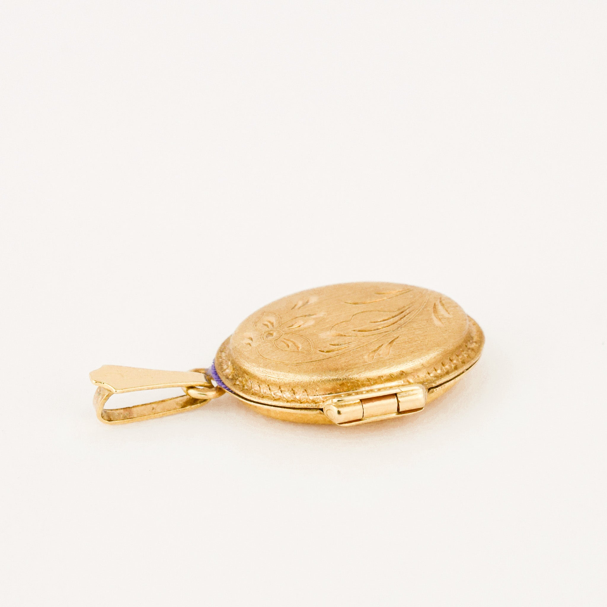 vintage gold classic locket 