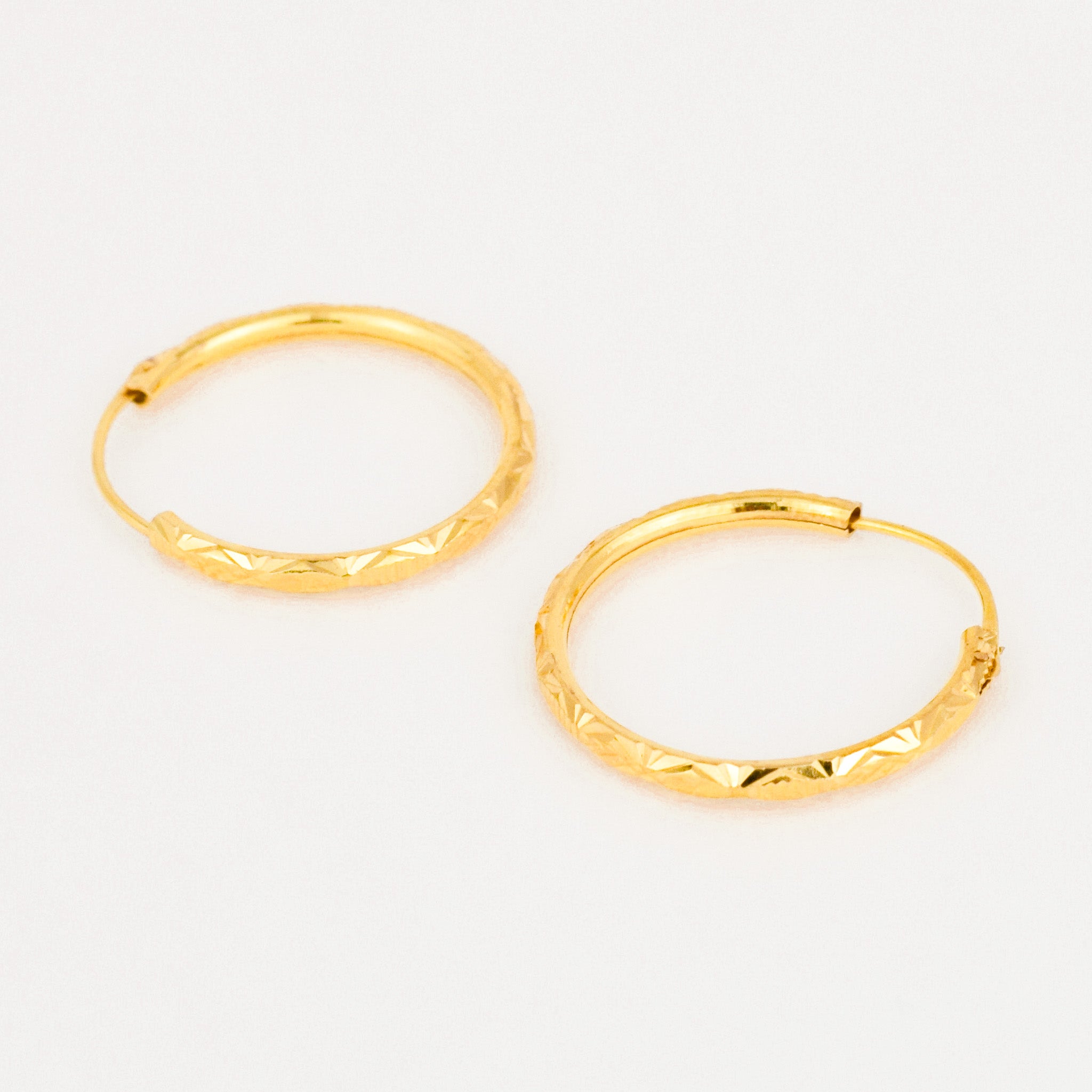 vintage 20k gold 19.8 Delicate Hoops
