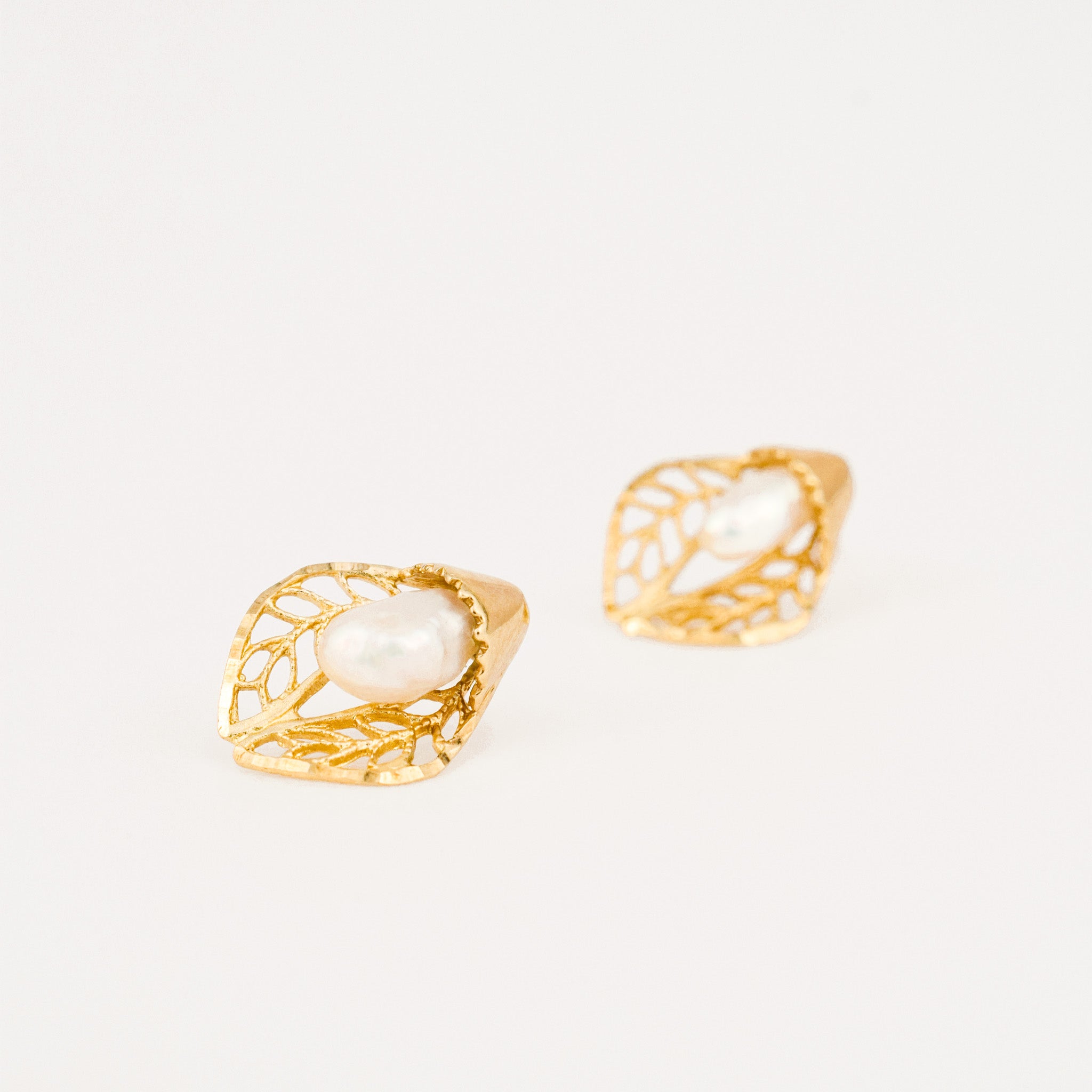 vintage gold Seed Pearl Stud earrings 