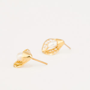 vintage gold Seed Pearl Stud earrings 