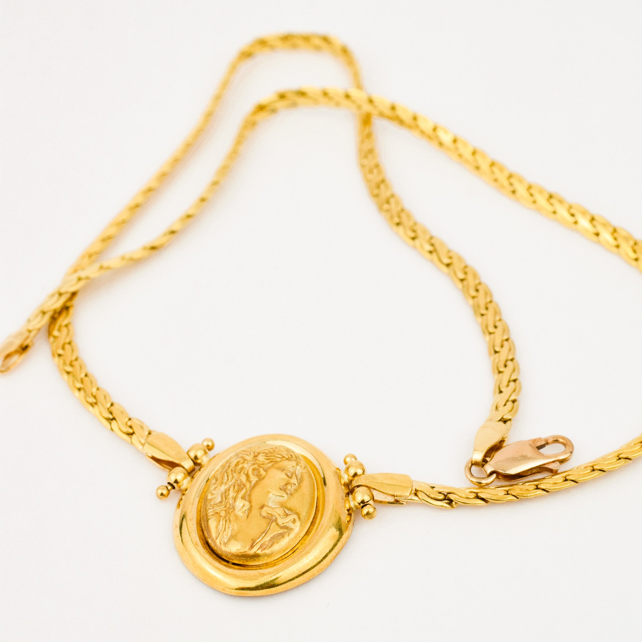 vintage 18k gold 17.5" Cameo Necklace 