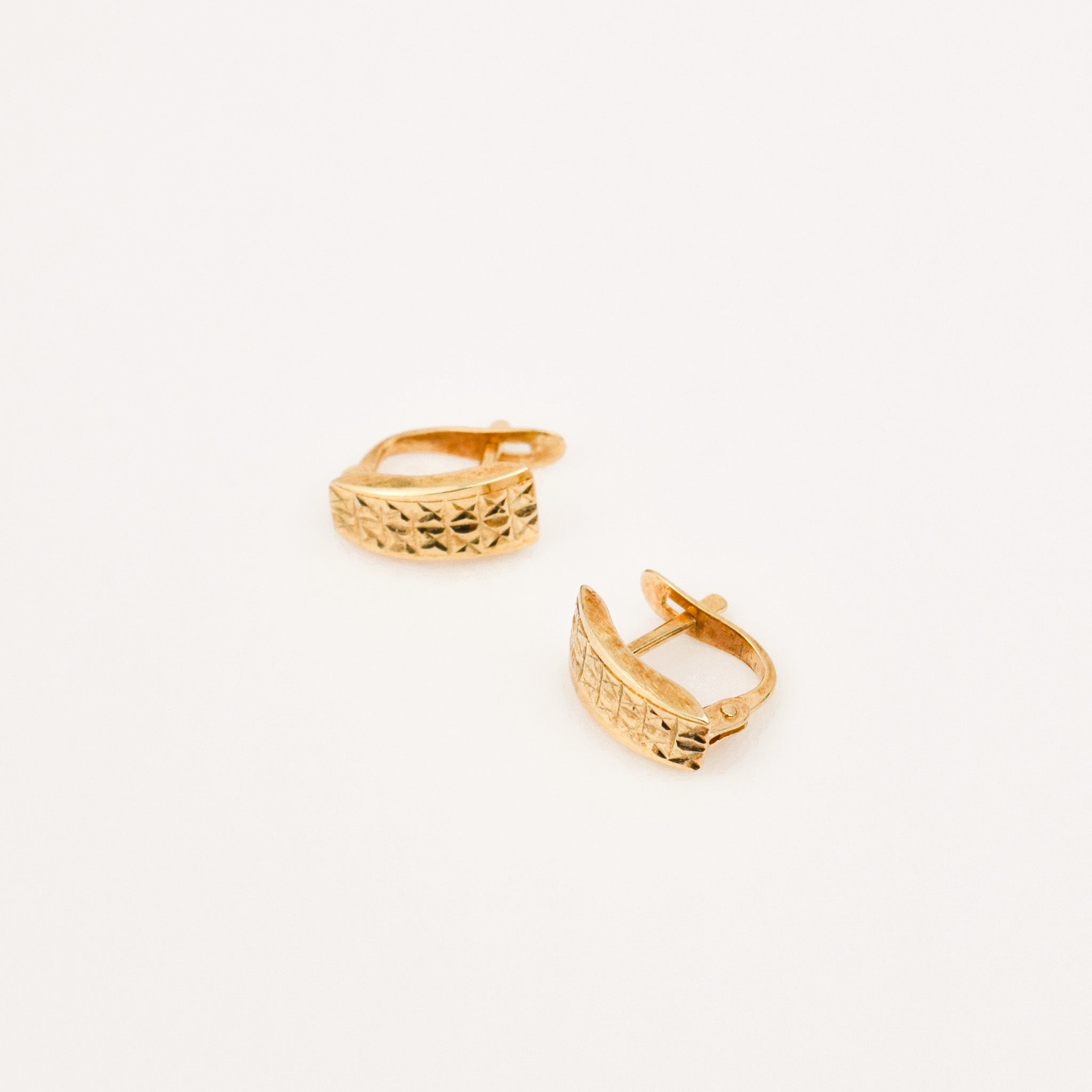 vintage gold 10.2 Diamond Cut Huggies