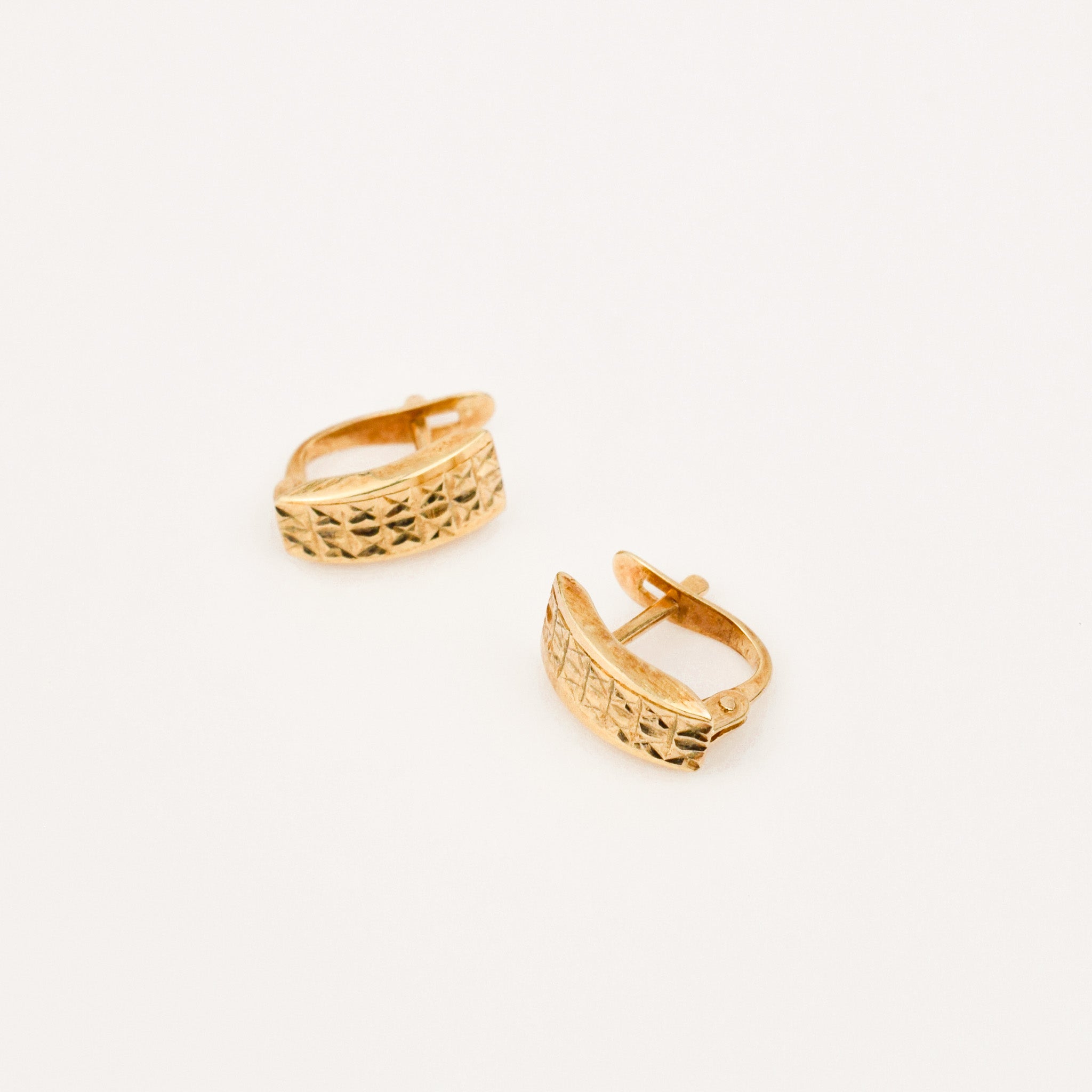 vintage gold 10.2 Diamond Cut Huggies