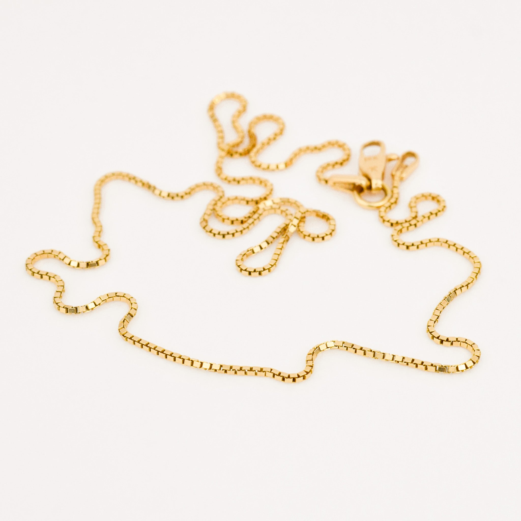 vintage 18k gold  17" Box Chain Necklace
