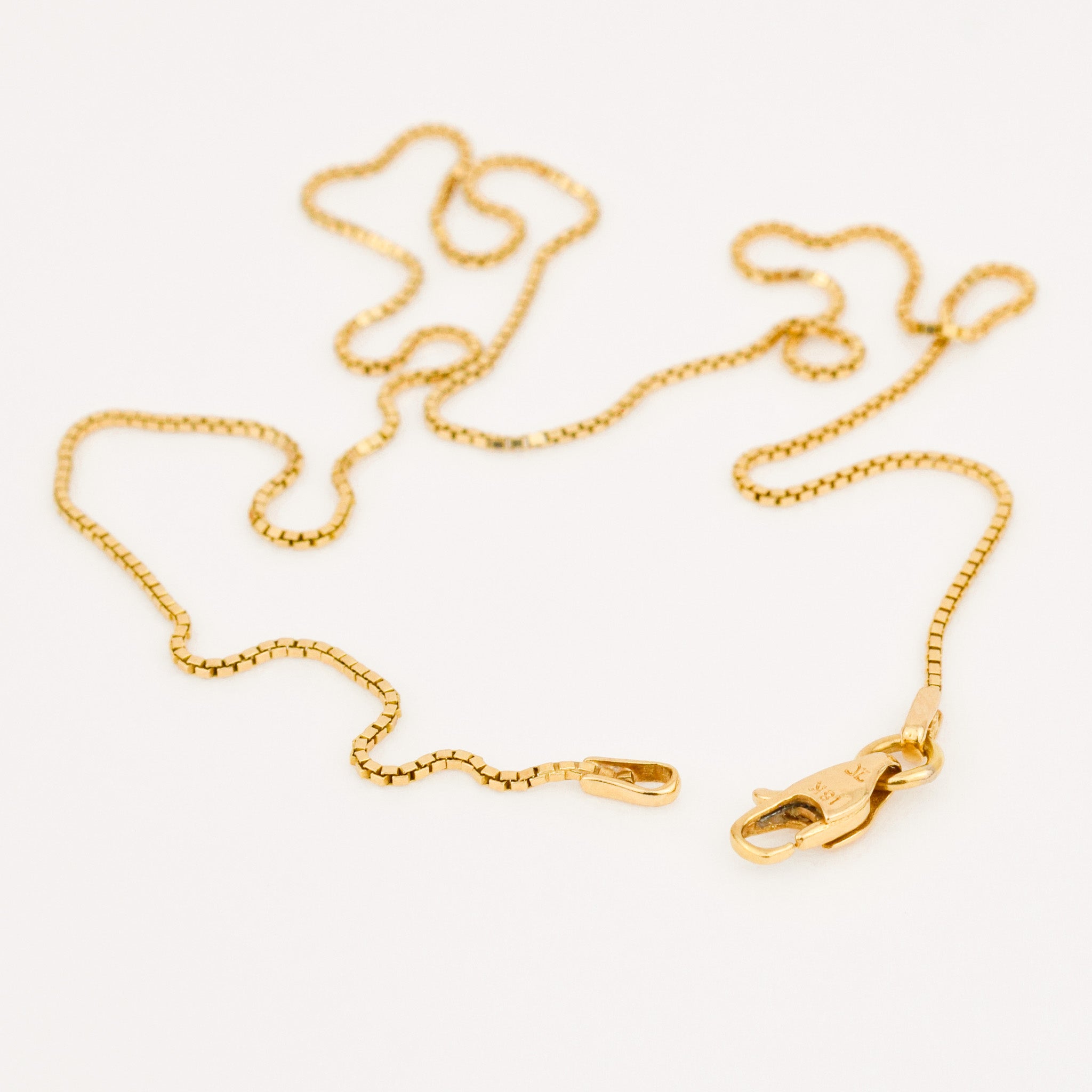 vintage 18k gold  17" Box Chain Necklace