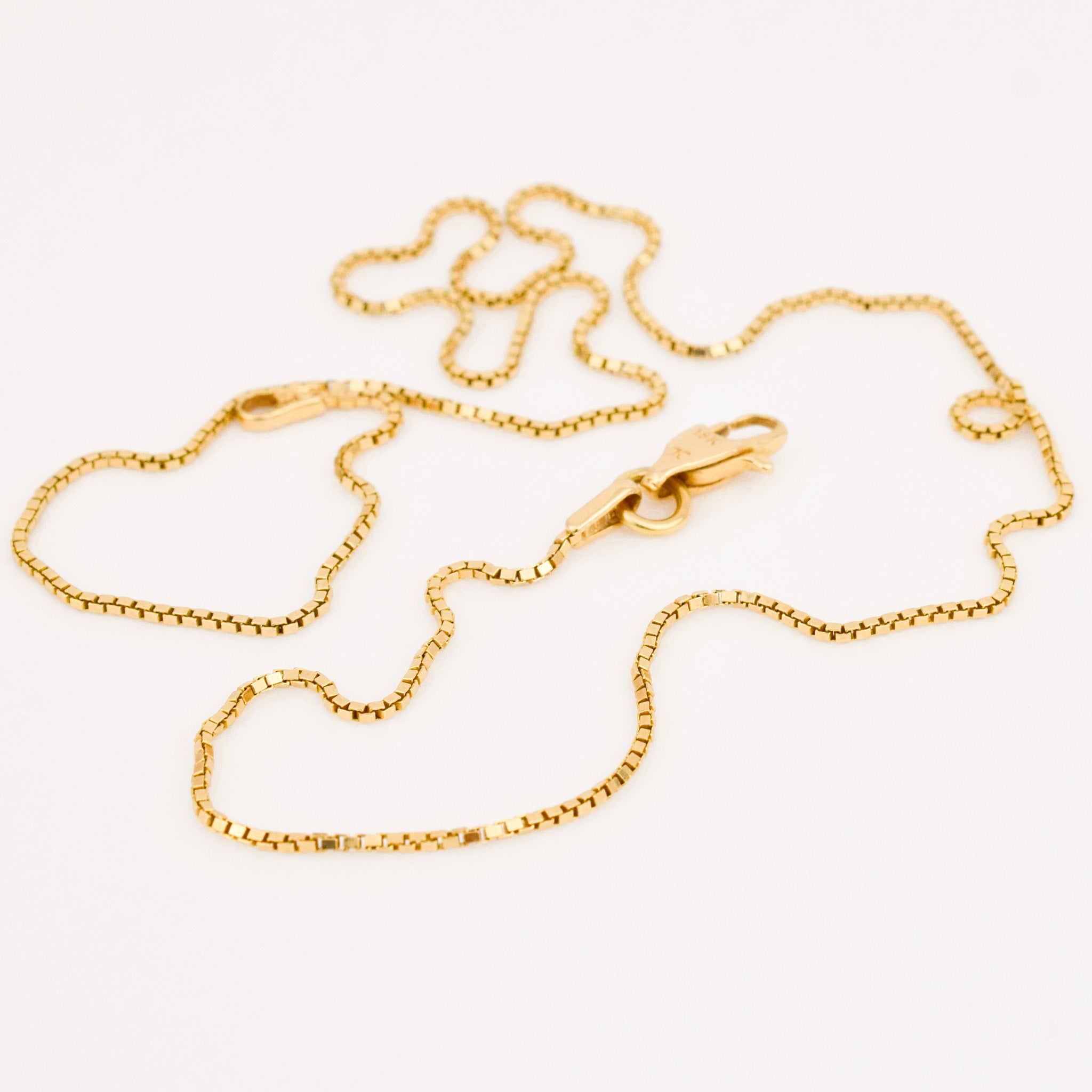 vintage 18k gold  17" Box Chain Necklace