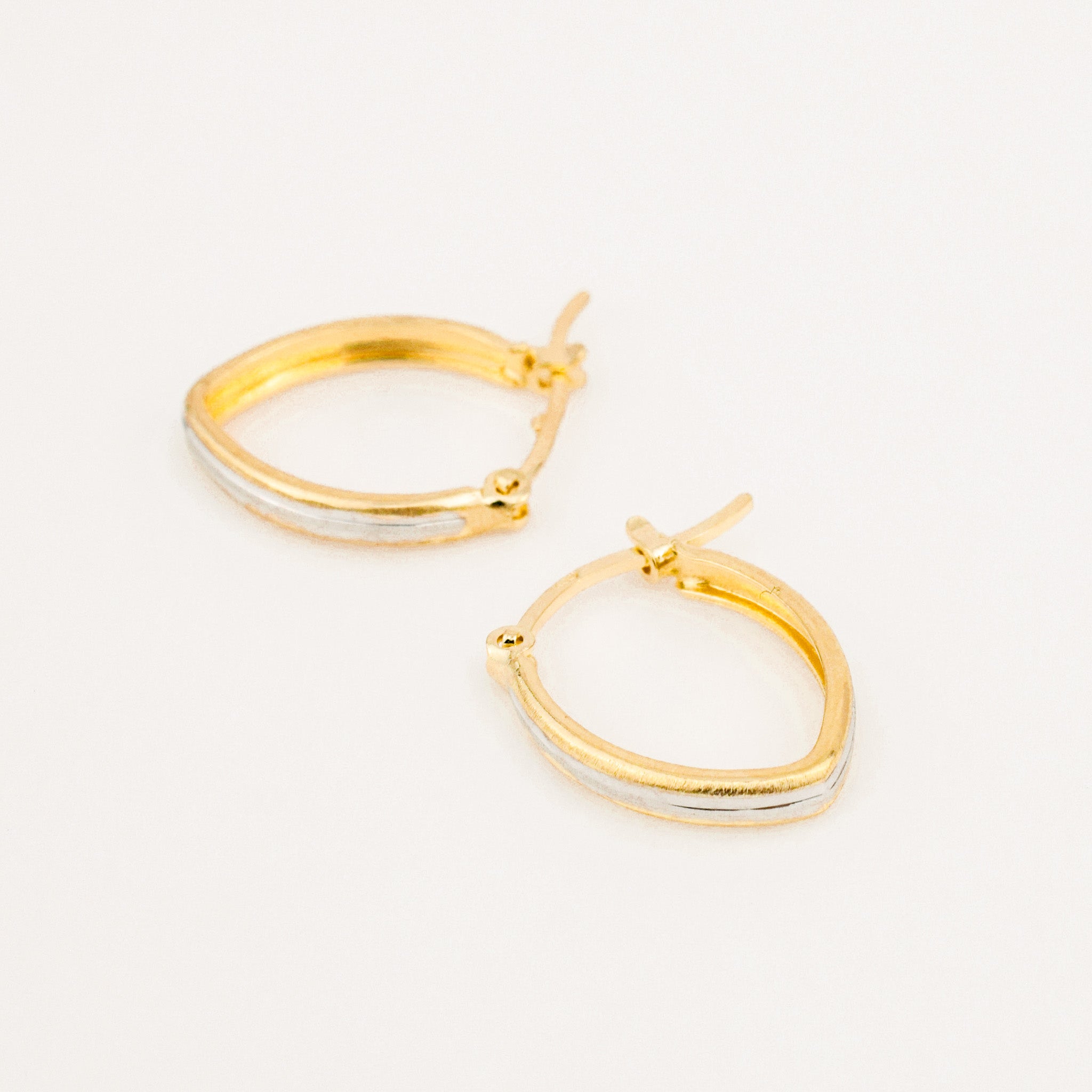 vintage 14k 16.7 mm Ellipse Gold Hoop Earrings