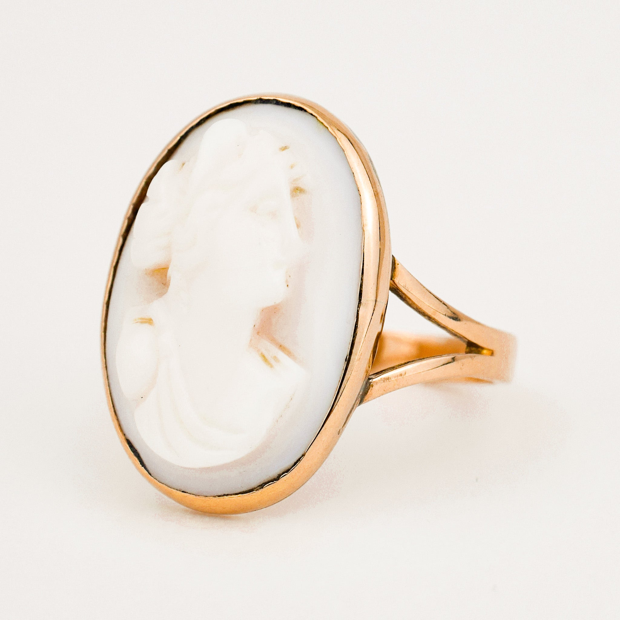 vintage White Shell Cameo Ring
