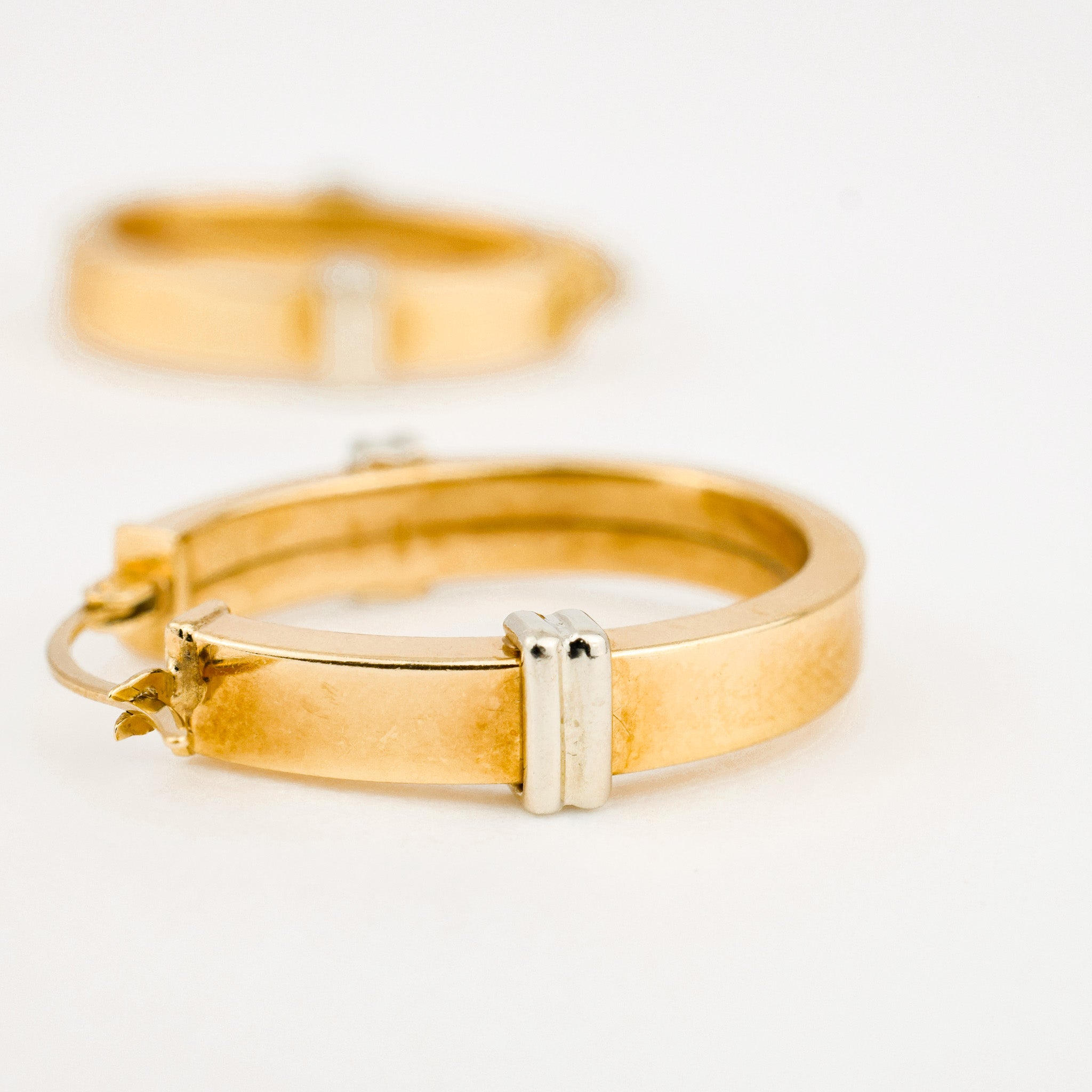 28 mm Two-Tone Oval Gold Hoop Earrings