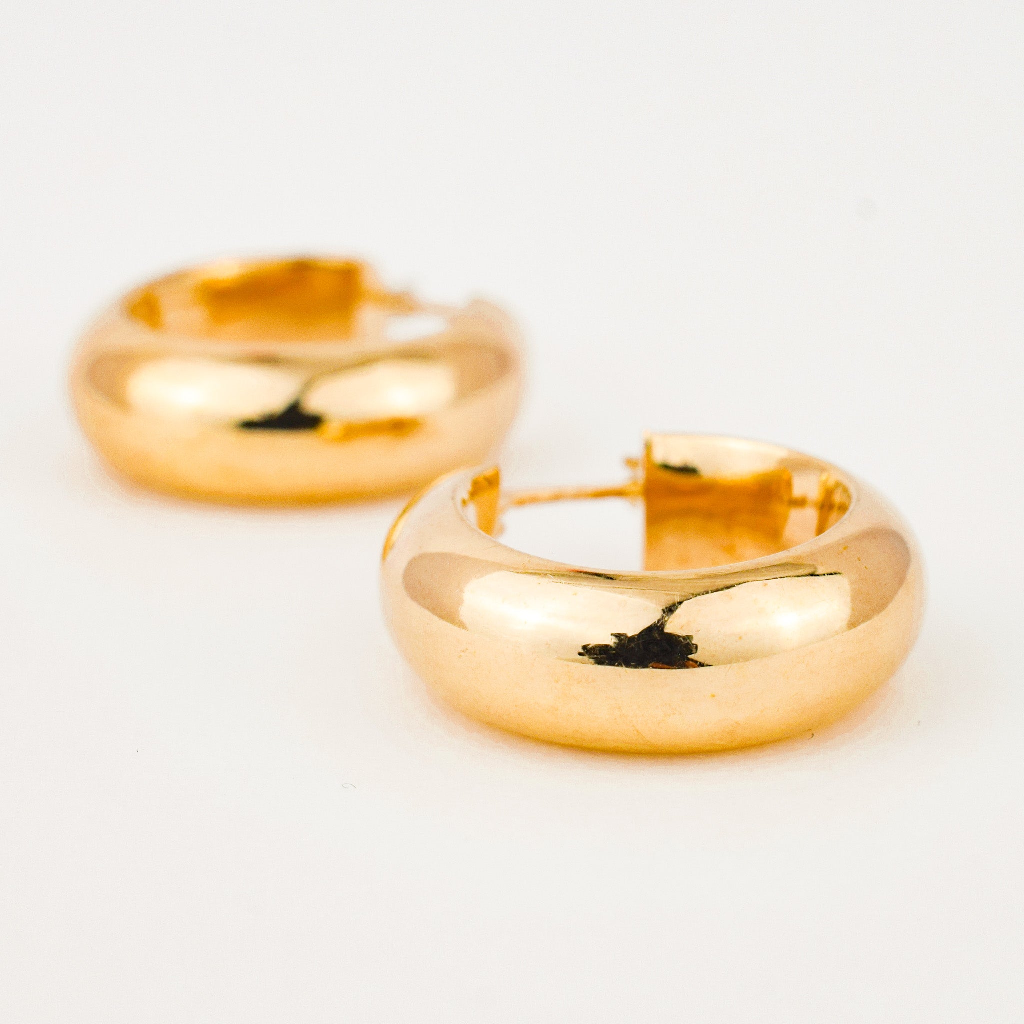 vintage 22.1 mm Puffy Hoops