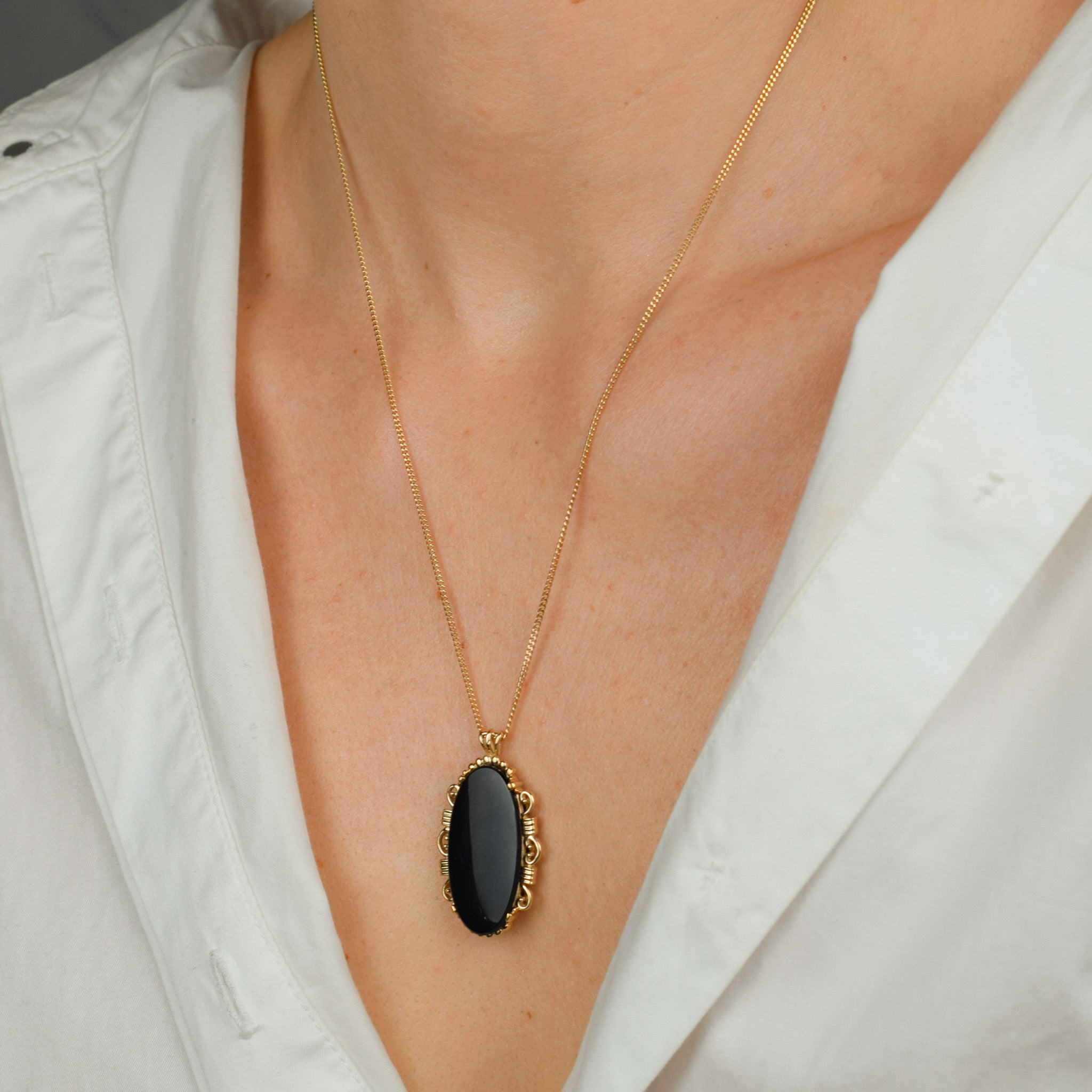 vintage gold oval onyx pendantvintage gold oval onyx pendant