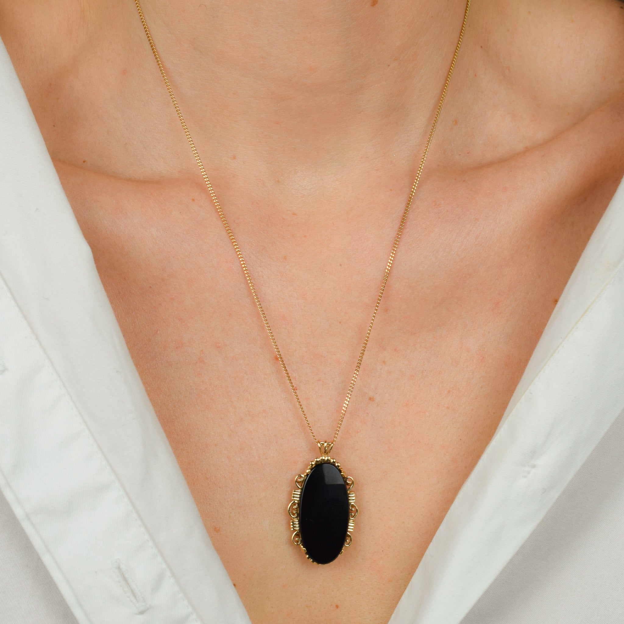 vintage gold oval onyx pendant