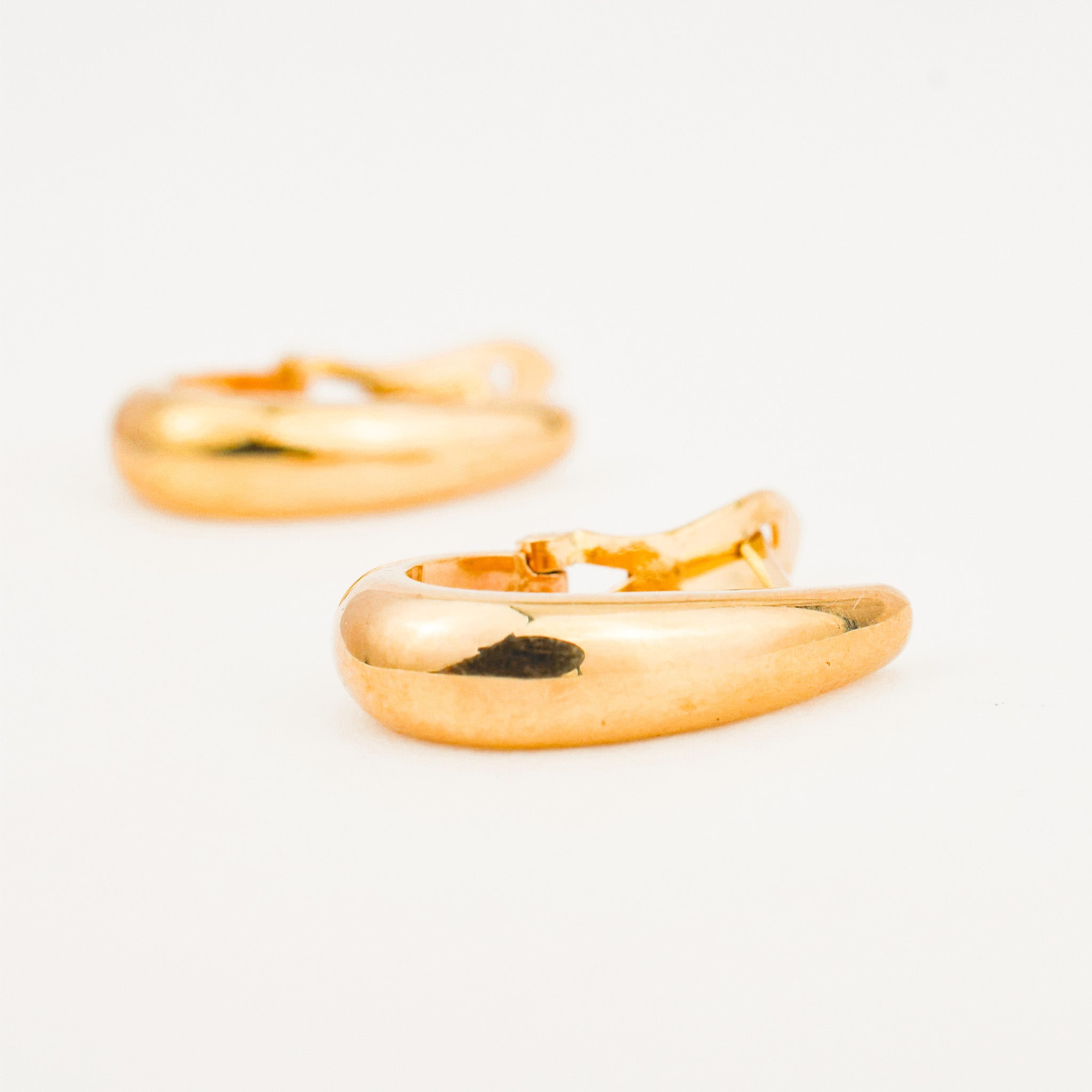 18.5 mm Teardrop Gold Hoop Earrings