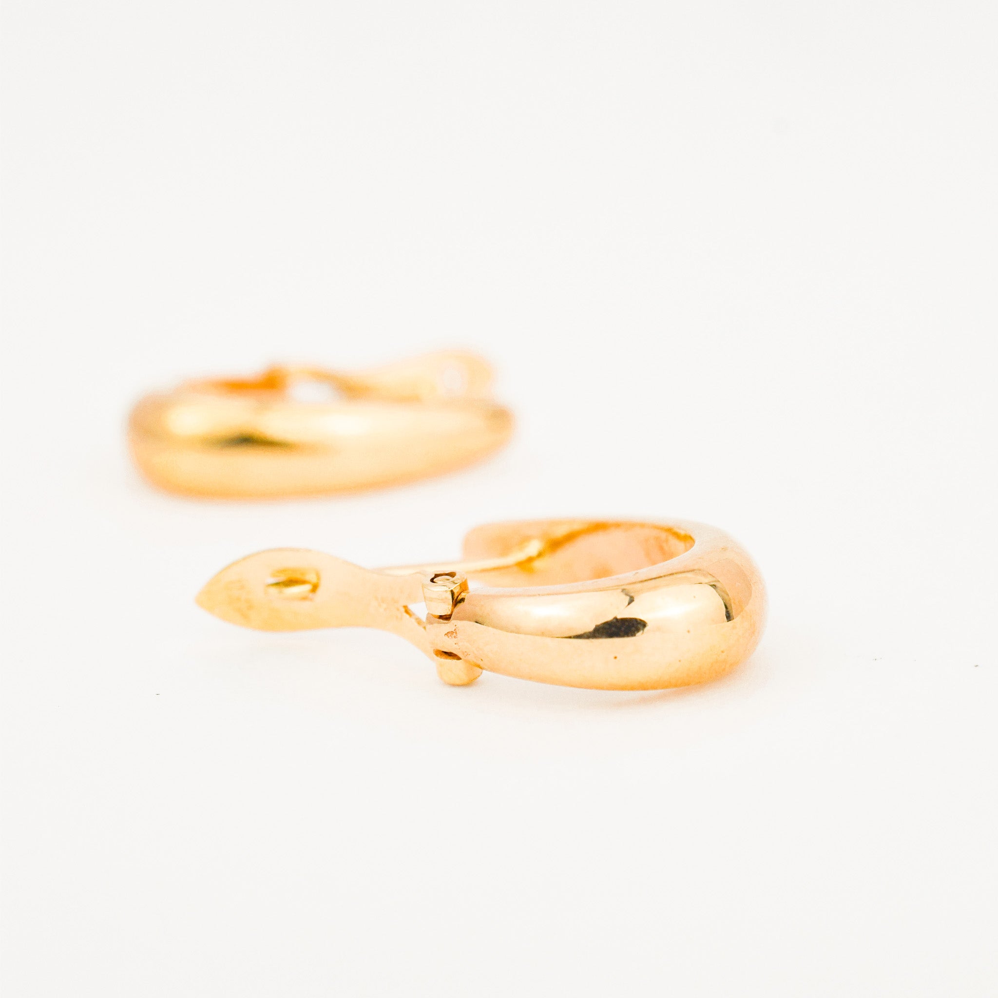 18.5 mm Teardrop Gold Hoop Earrings