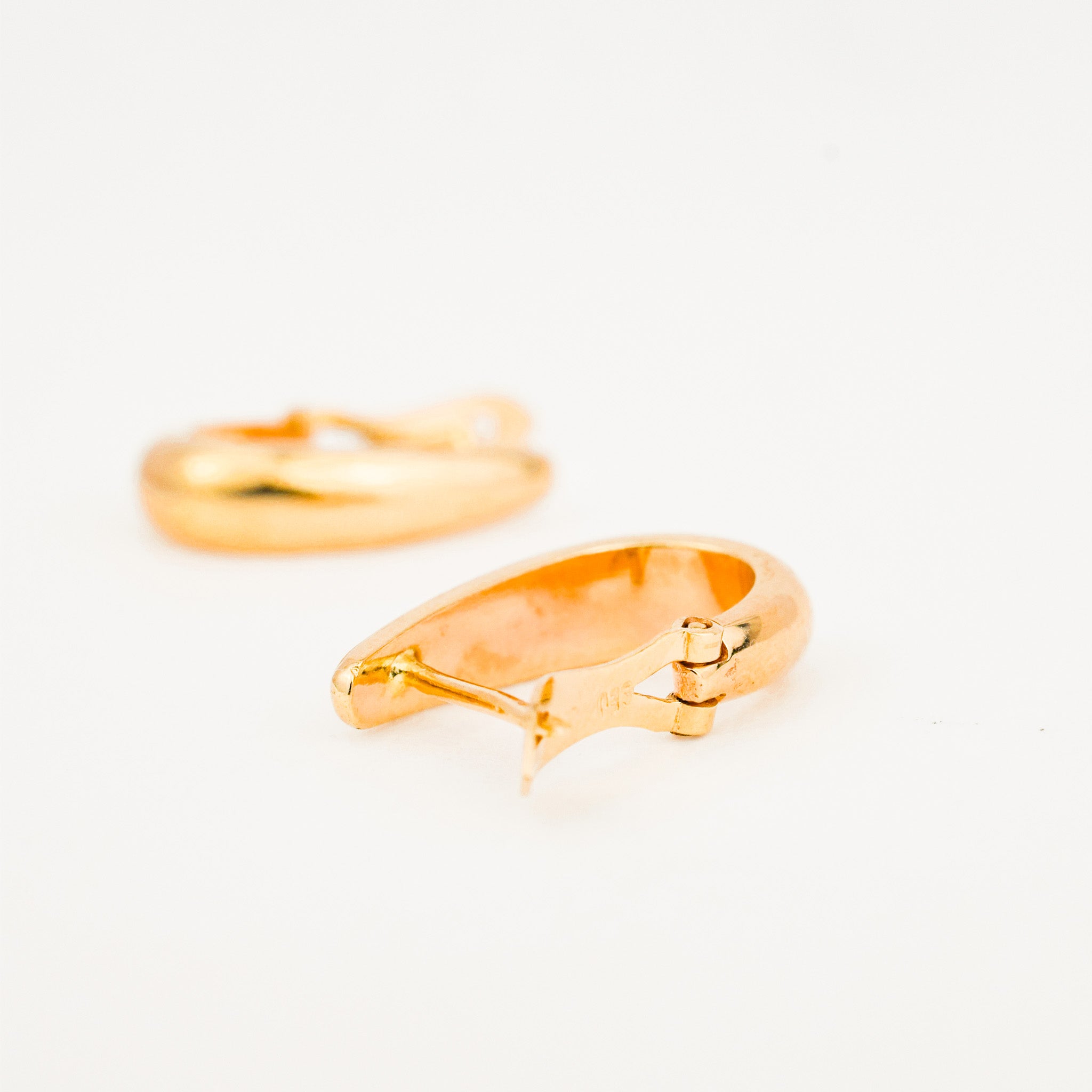 18.5 mm Teardrop Gold Hoop Earrings