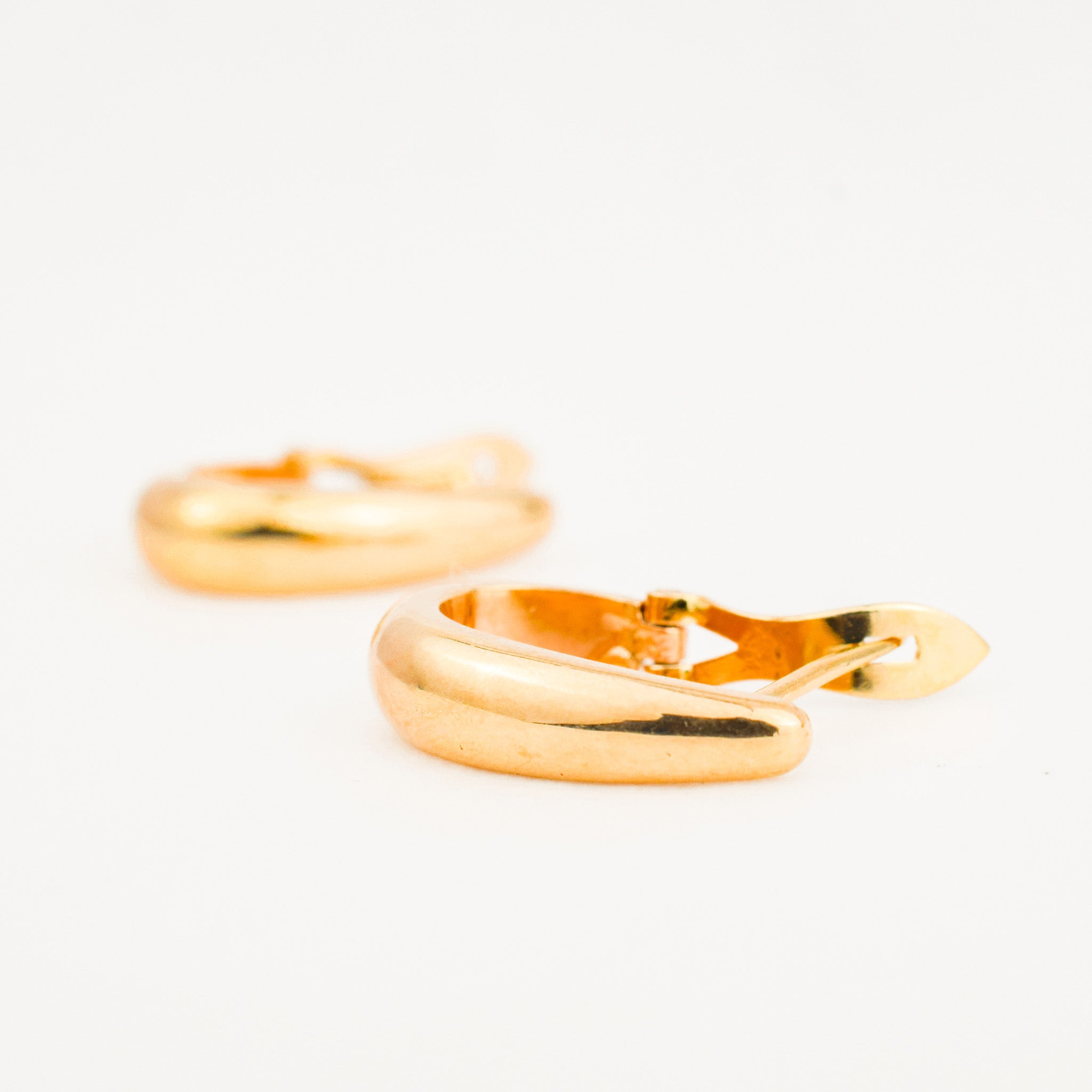 18.5 mm Teardrop Gold Hoop Earrings